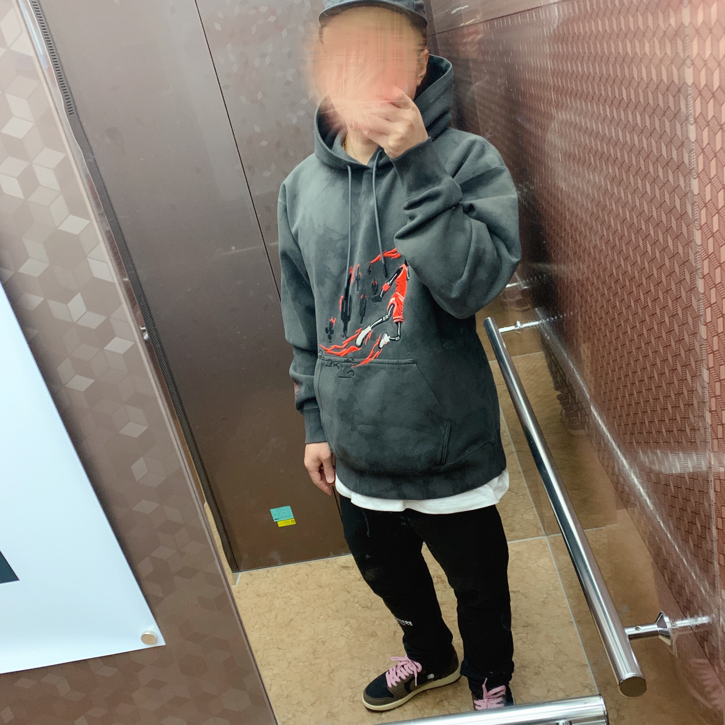 Jordan 1 x Travis Scott Retro Low OG SP Mocha, Essentials Track Pants Black - 20FW 착용 스타일