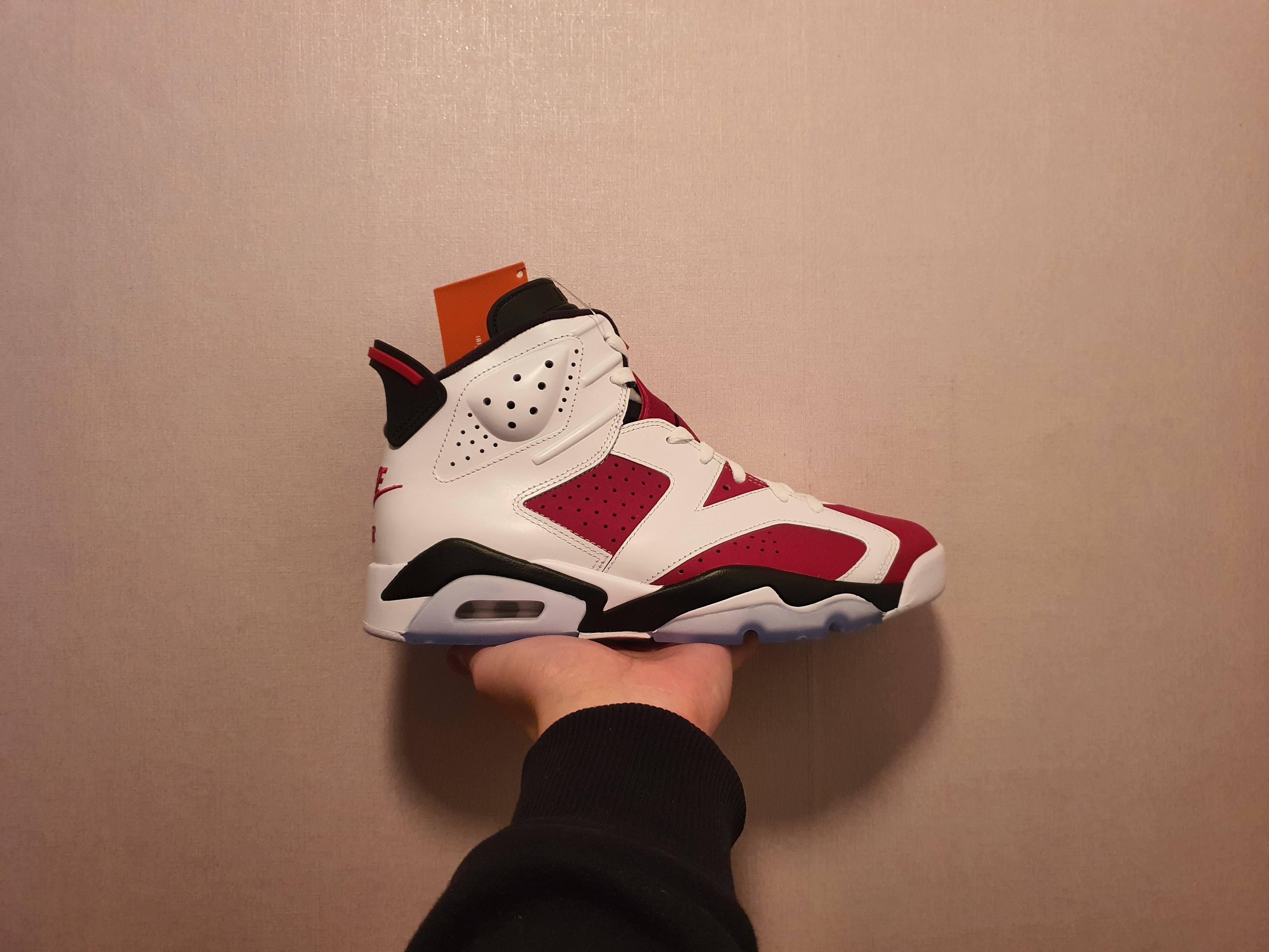Jordan 6 Retro Carmine 2021 착용 스타일 - 1