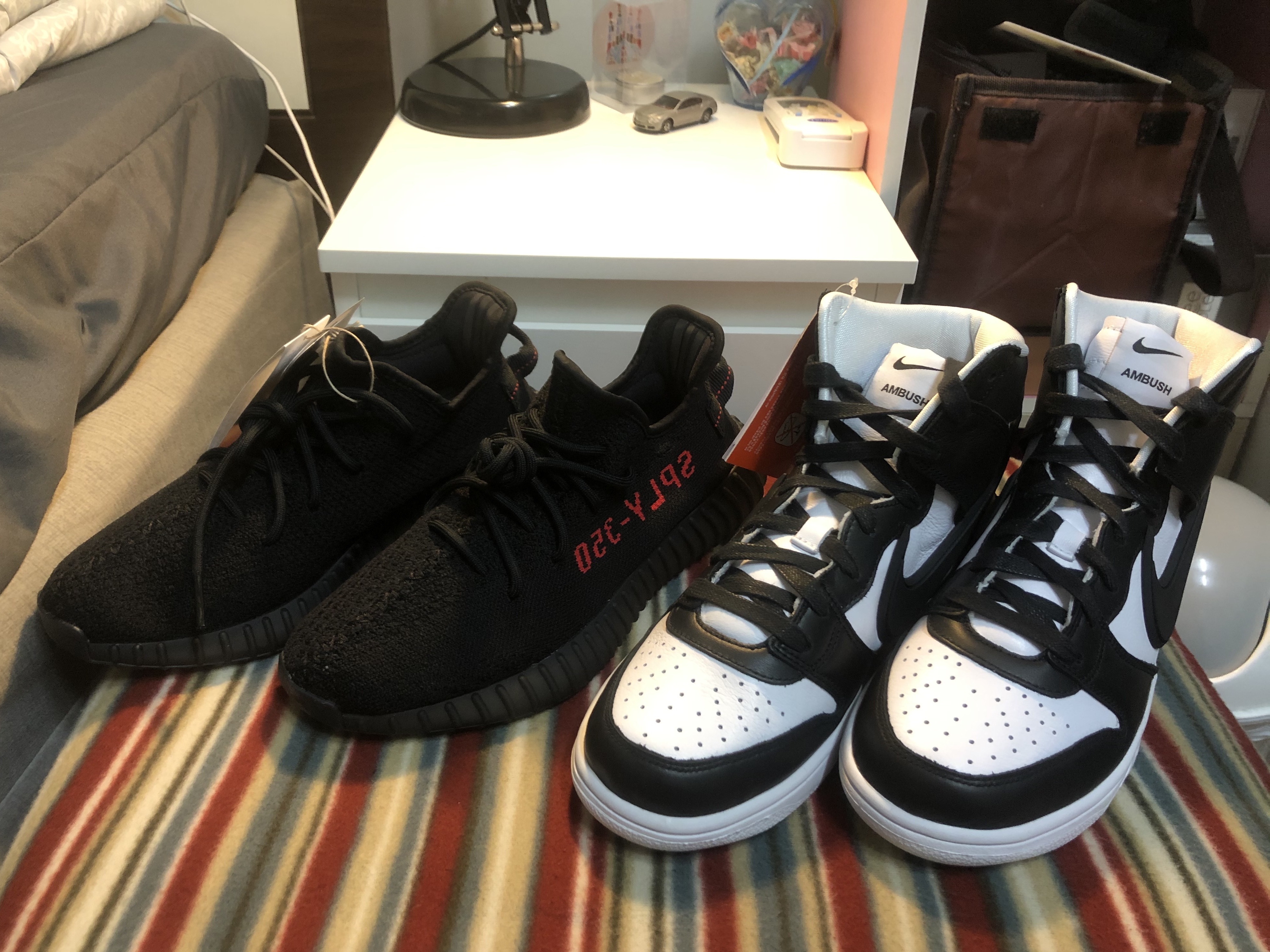 Adidas Yeezy Boost 350 V2 Black Red 2020, Nike x Ambush Dunk High Black 착용 스타일