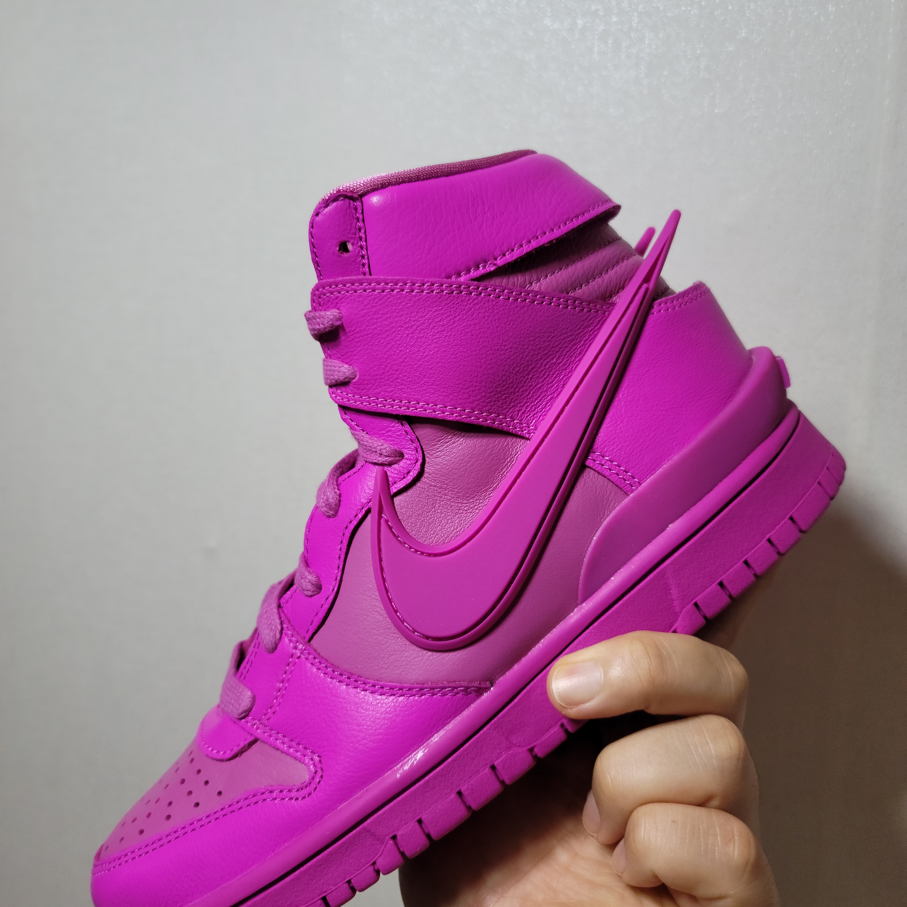 Nike x Ambush Dunk High Cosmic Fuchsia 착용 스타일 - 3