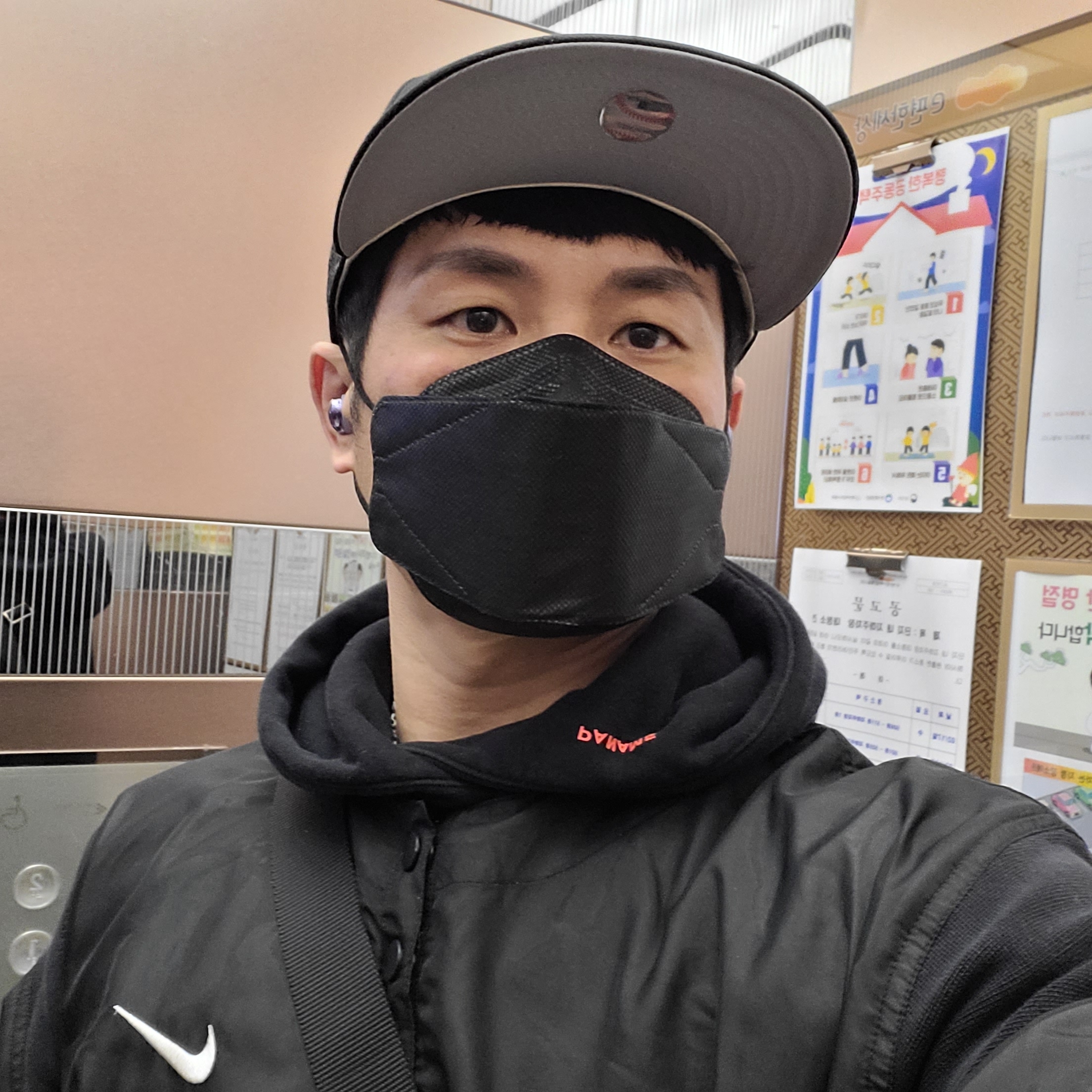 Adidas Yeezy Boost 700 V2 Vanta 2019 착용 스타일 - 5