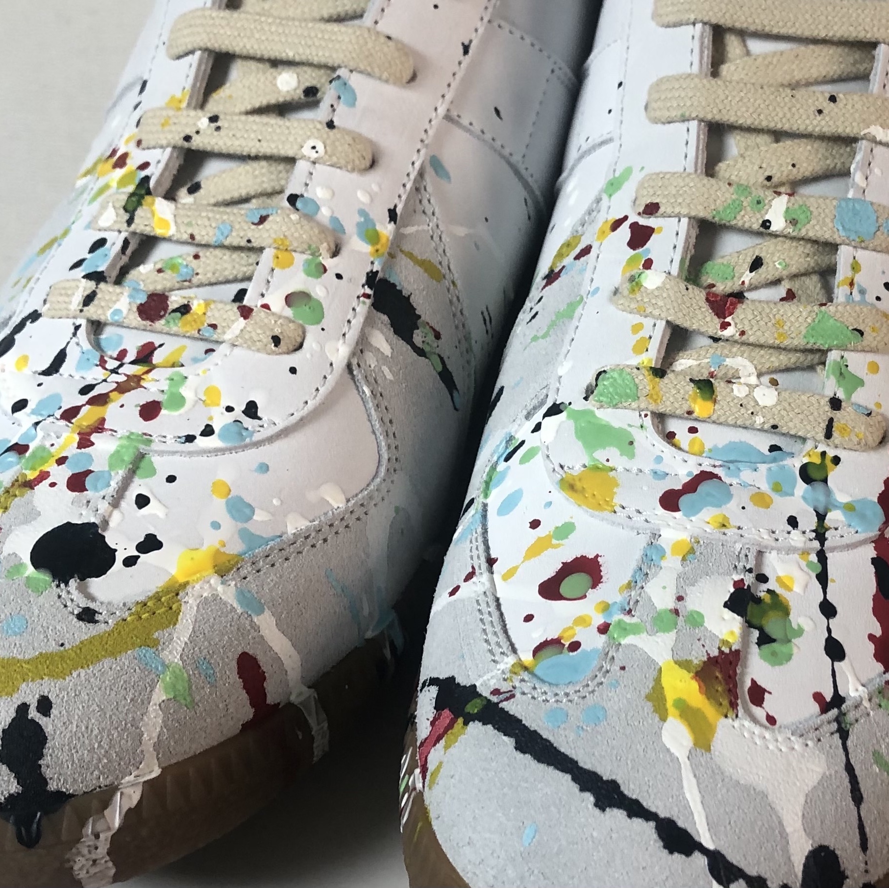 Maison Margiela Replica Paint Drop Sneakers 착용 스타일