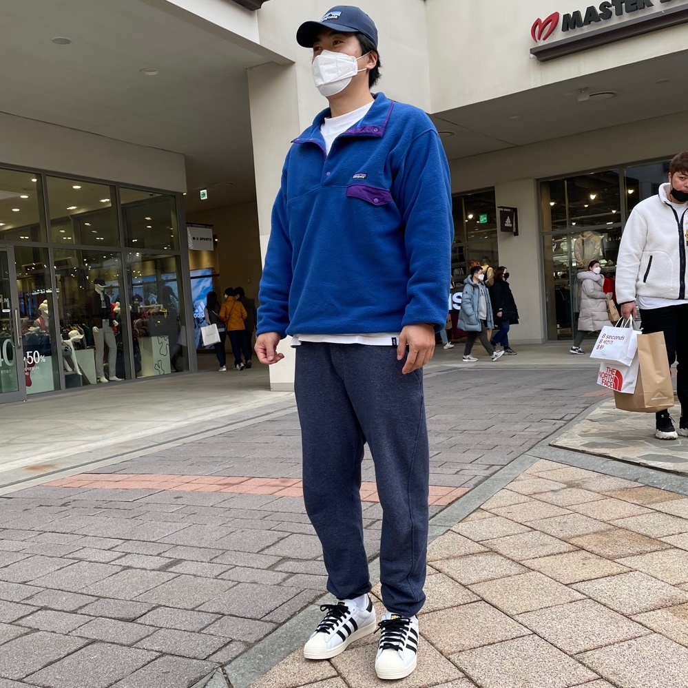Adidas Superstar Laceless Cloud White, Patagonia Synchilla Snap-T Pullover Superior Blue 착용 스타일