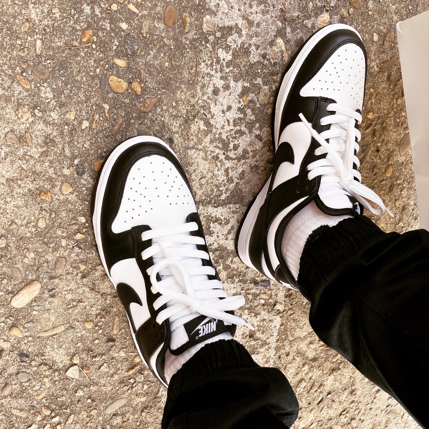 Nike Dunk Low Retro Black 착용 스타일 - 2