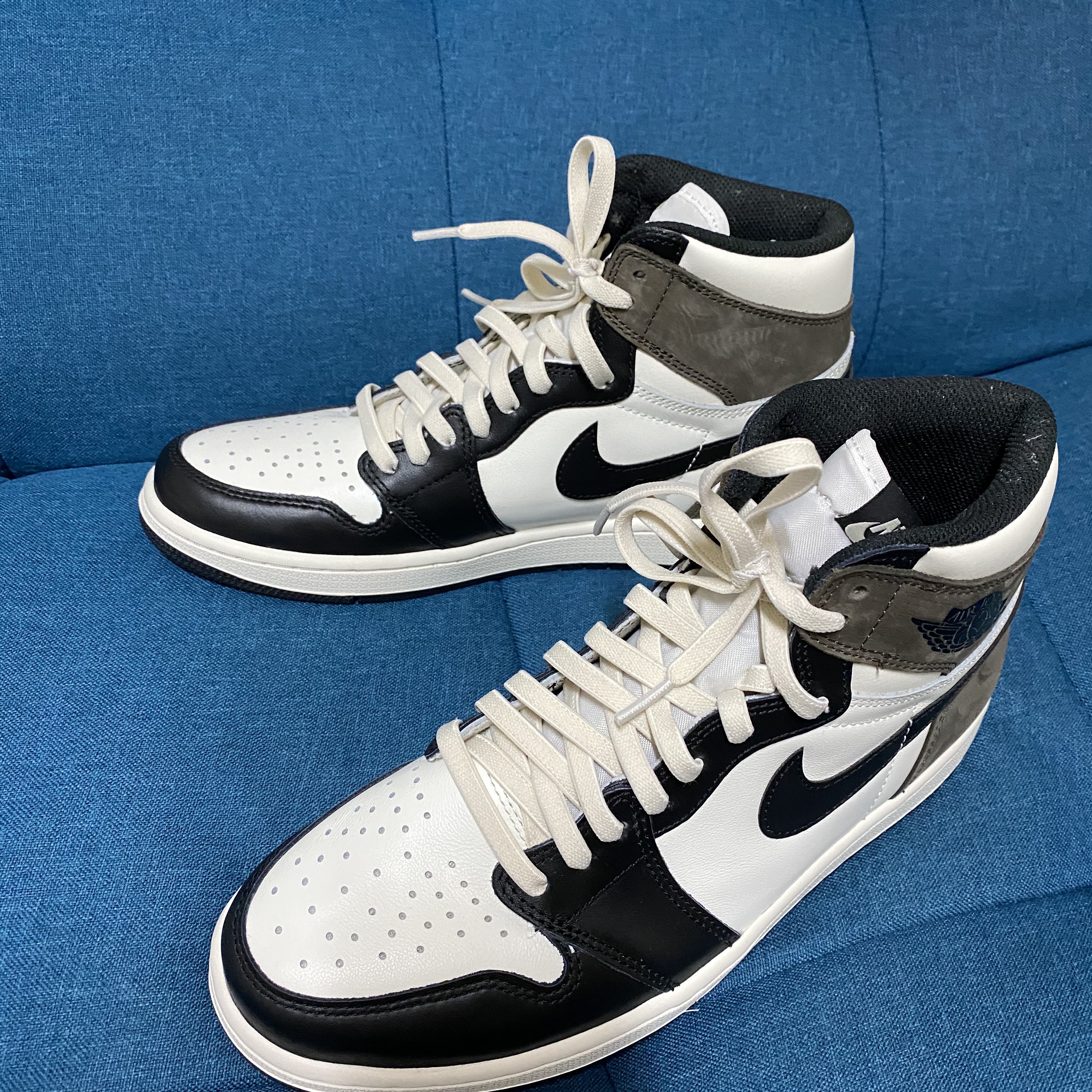 Jordan 1 Retro High OG Black Mocha 착용 스타일 - 1