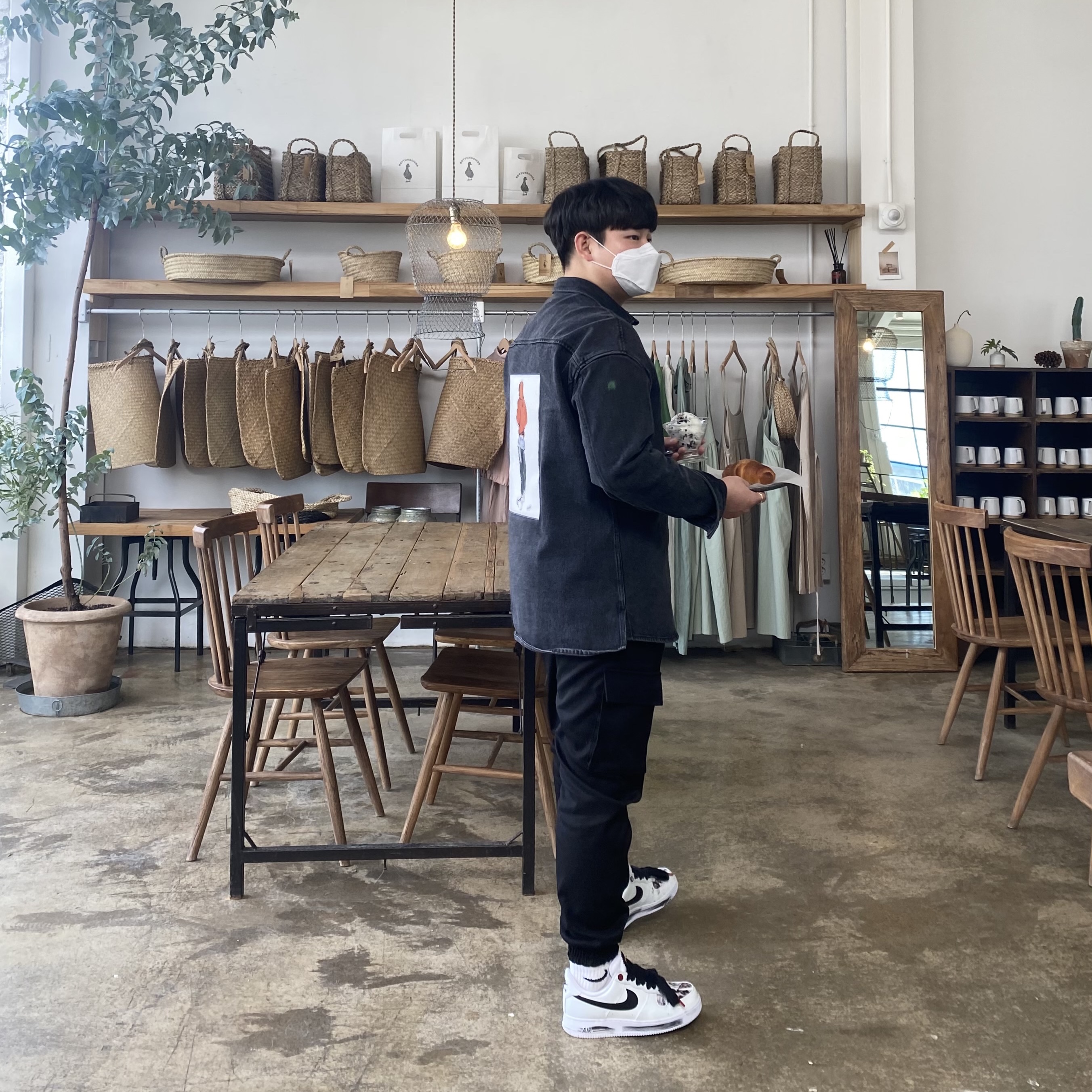 Nike x Peaceminusone Air Force 1 Low Para-Noise 2.0 착용 스타일