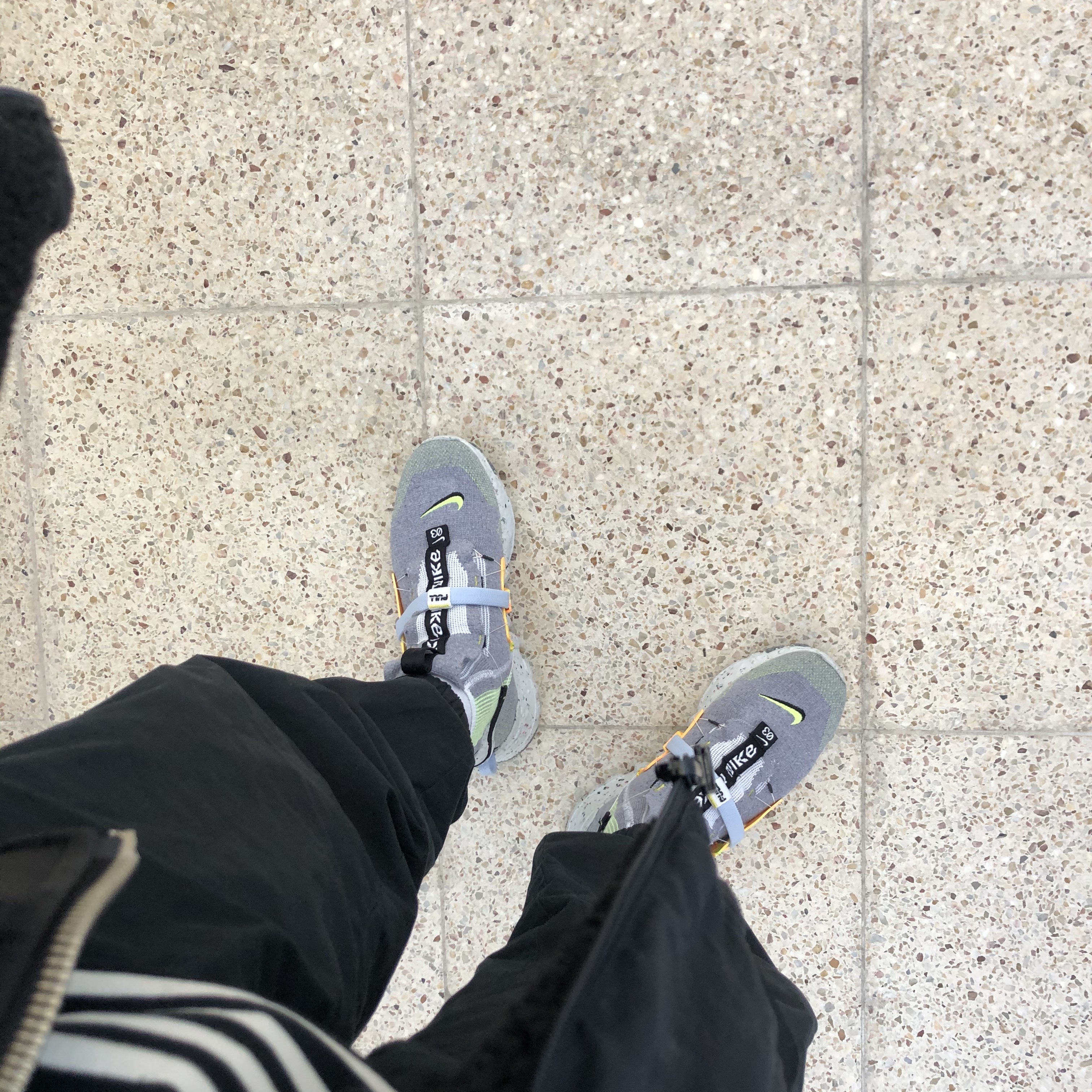 Nike Space Hippie 03 Volt 착용 스타일 - 2
