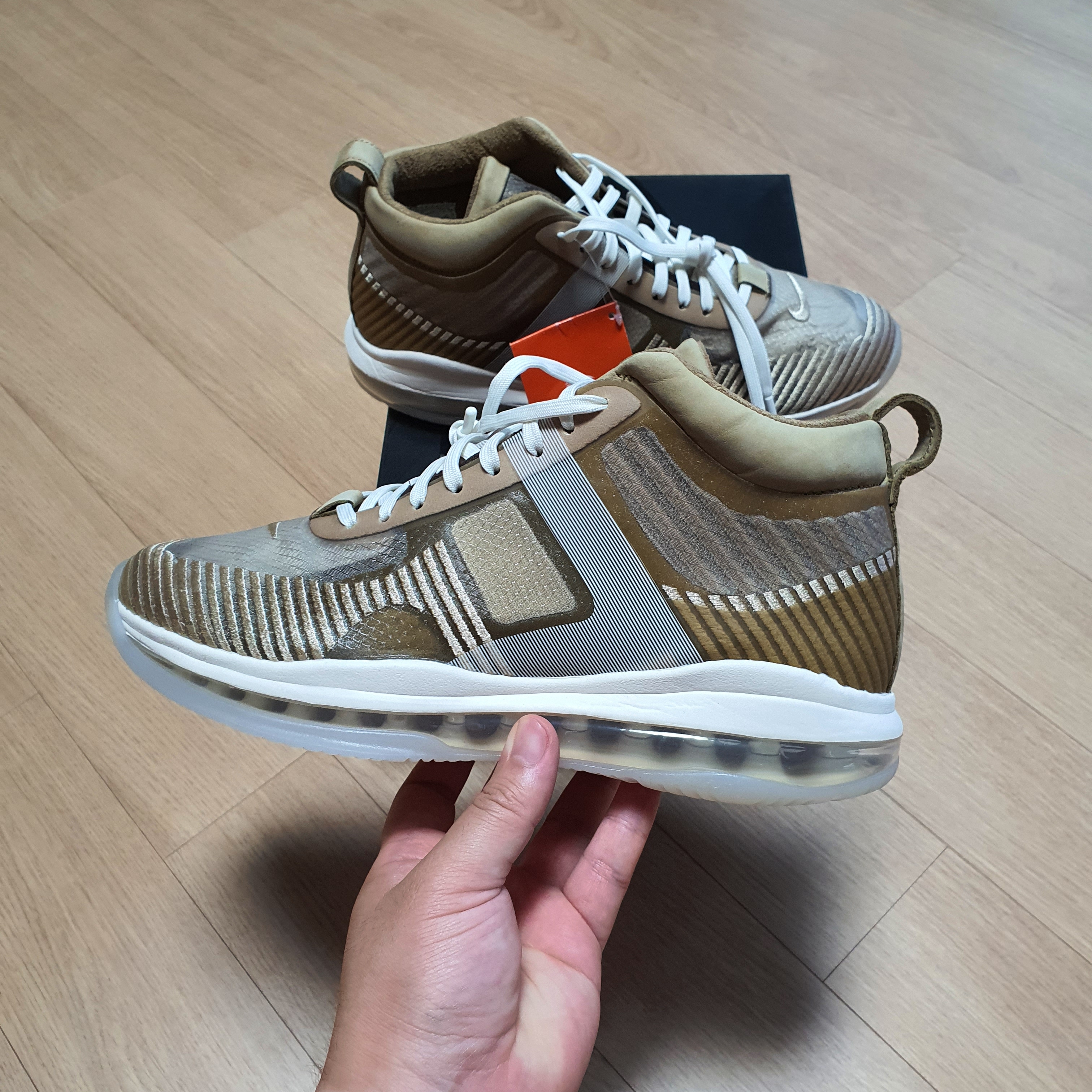 Nike x John Elliott LeBron QS Icon Parachute Beige 착용 스타일 - 2
