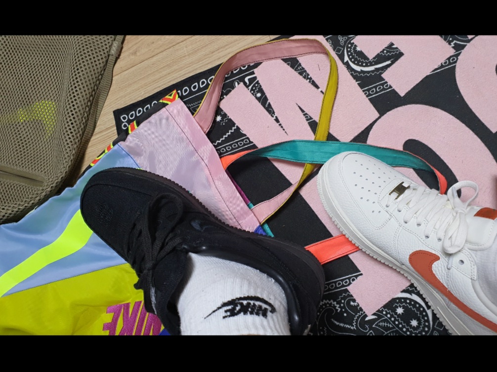 Nike x Stussy Air Force 1 Low Triple Black, Nike Air Force 1 '07 Craft Mantra Orange 착용 스타일