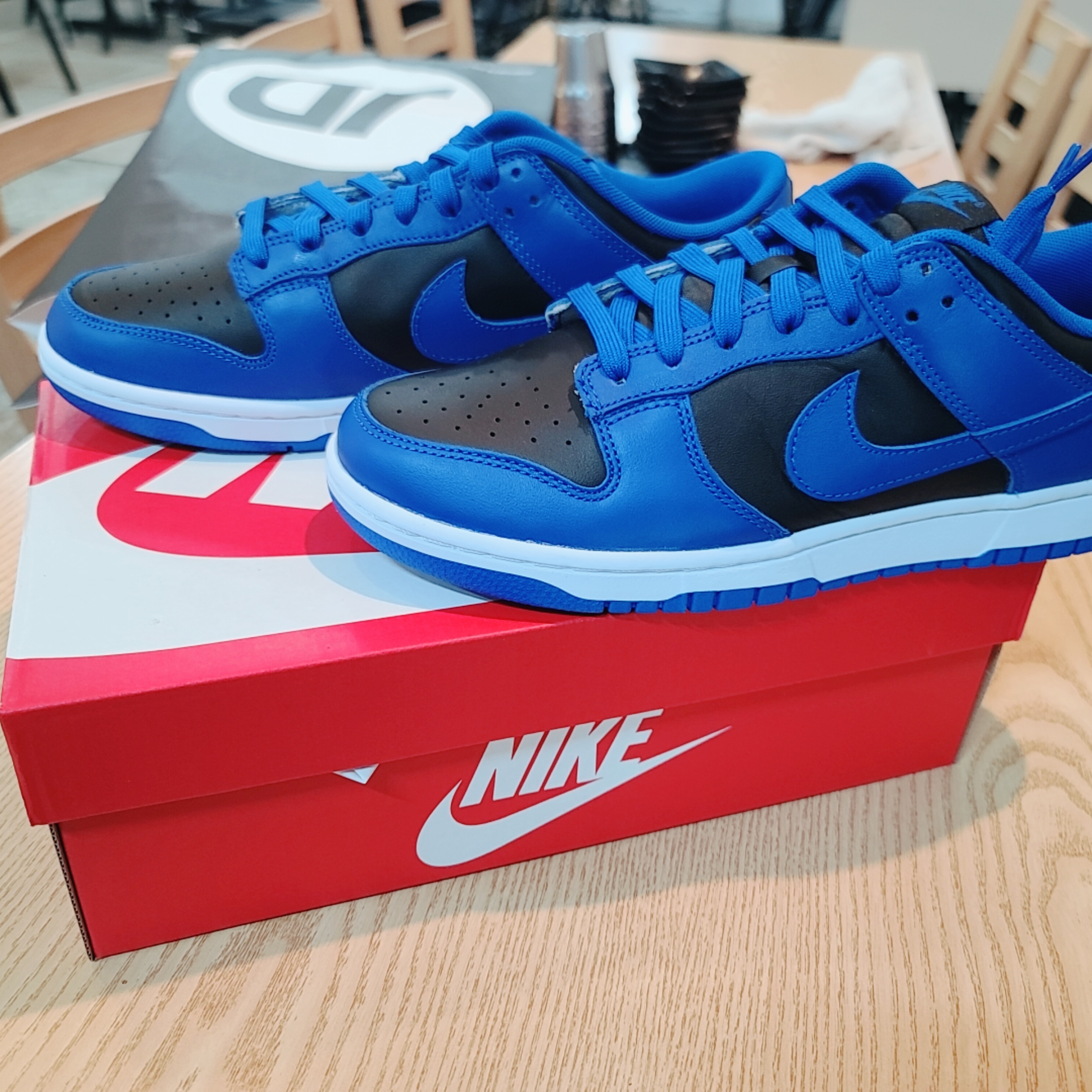Nike Dunk Low Retro Hyper Cobalt 착용 스타일 - 2