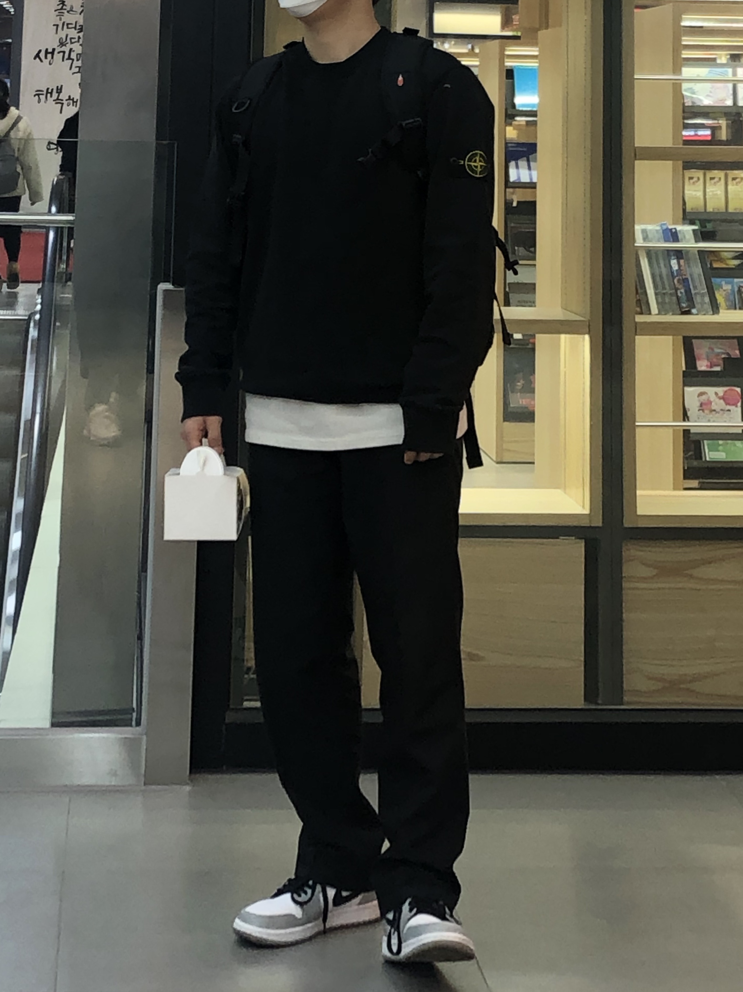 Jordan 1 Mid Light Smoke Grey 착용 스타일 - 1