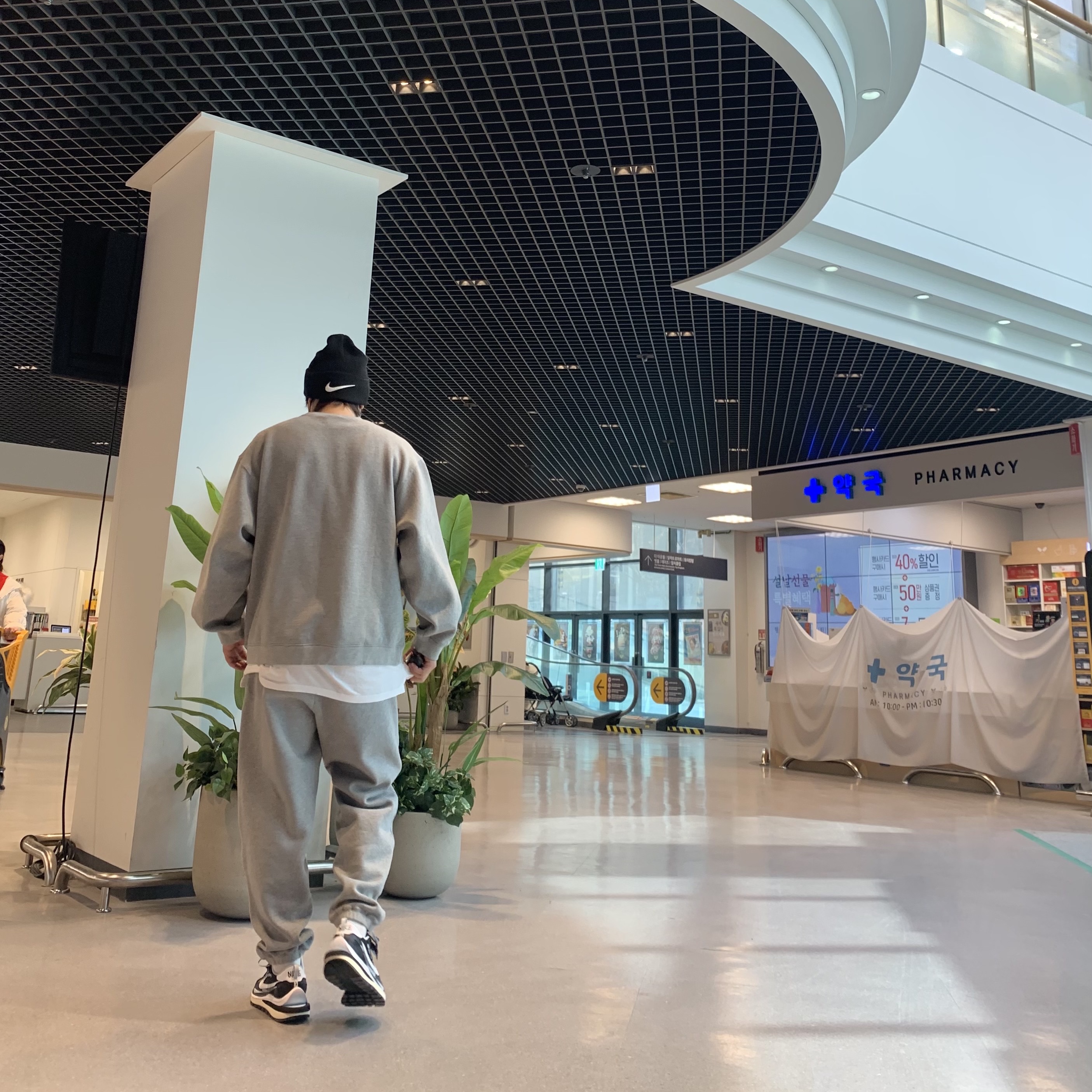 Nike x Sacai VaporWaffle Black White, Nike x Stussy NRG BR Fleece Pants Grey 착용 스타일