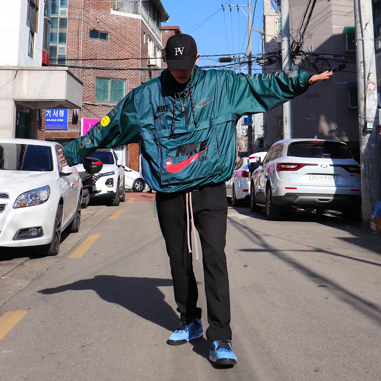 Nike x Cactus Plant Flea Market Anorak Teal, Jordan 4 x Travis Scott Retro Cactus Jack 착용 스타일