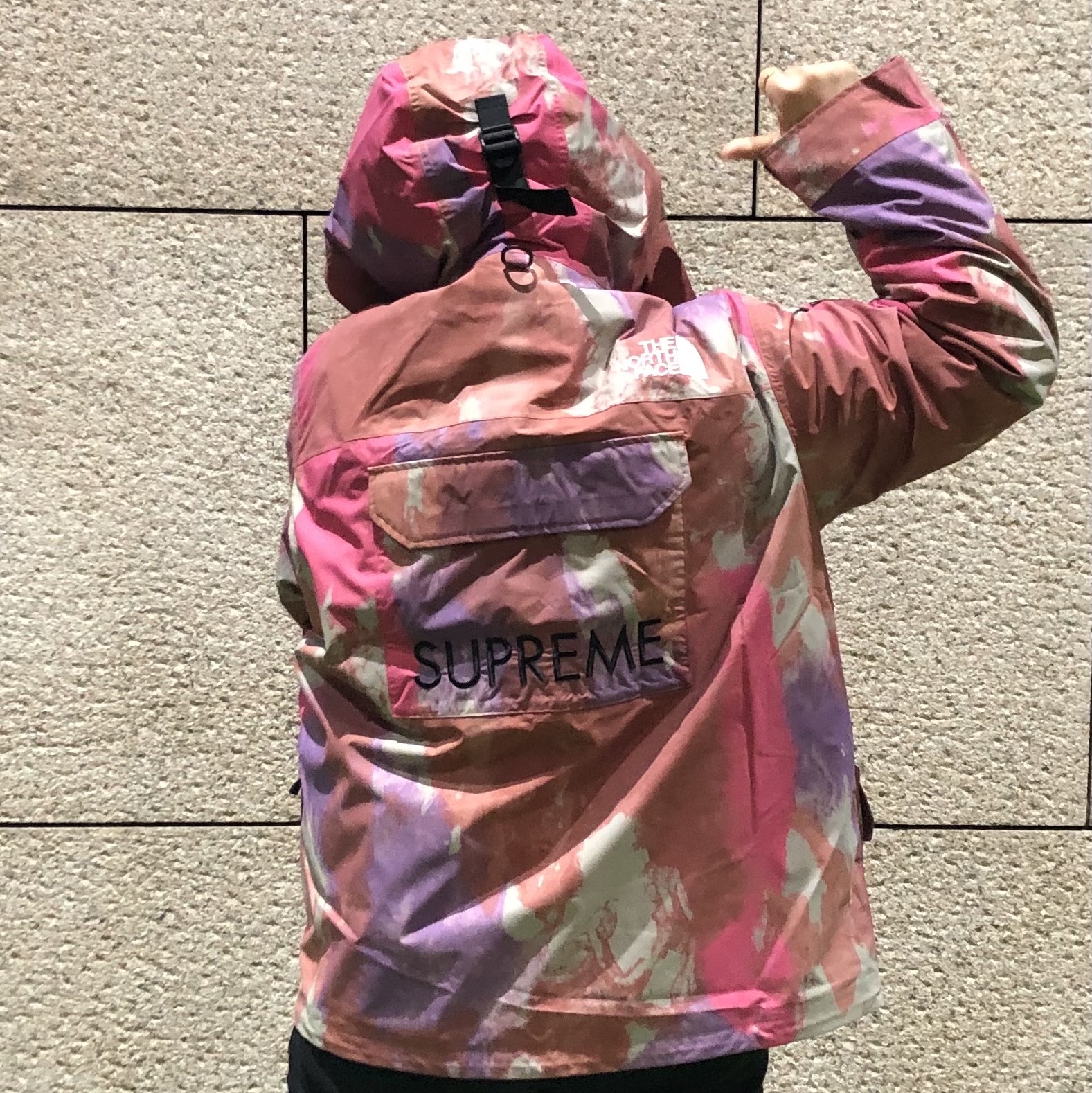 Supreme x The North Face Cargo Jacket Multi-Color - 20SS 착용 스타일 - 2