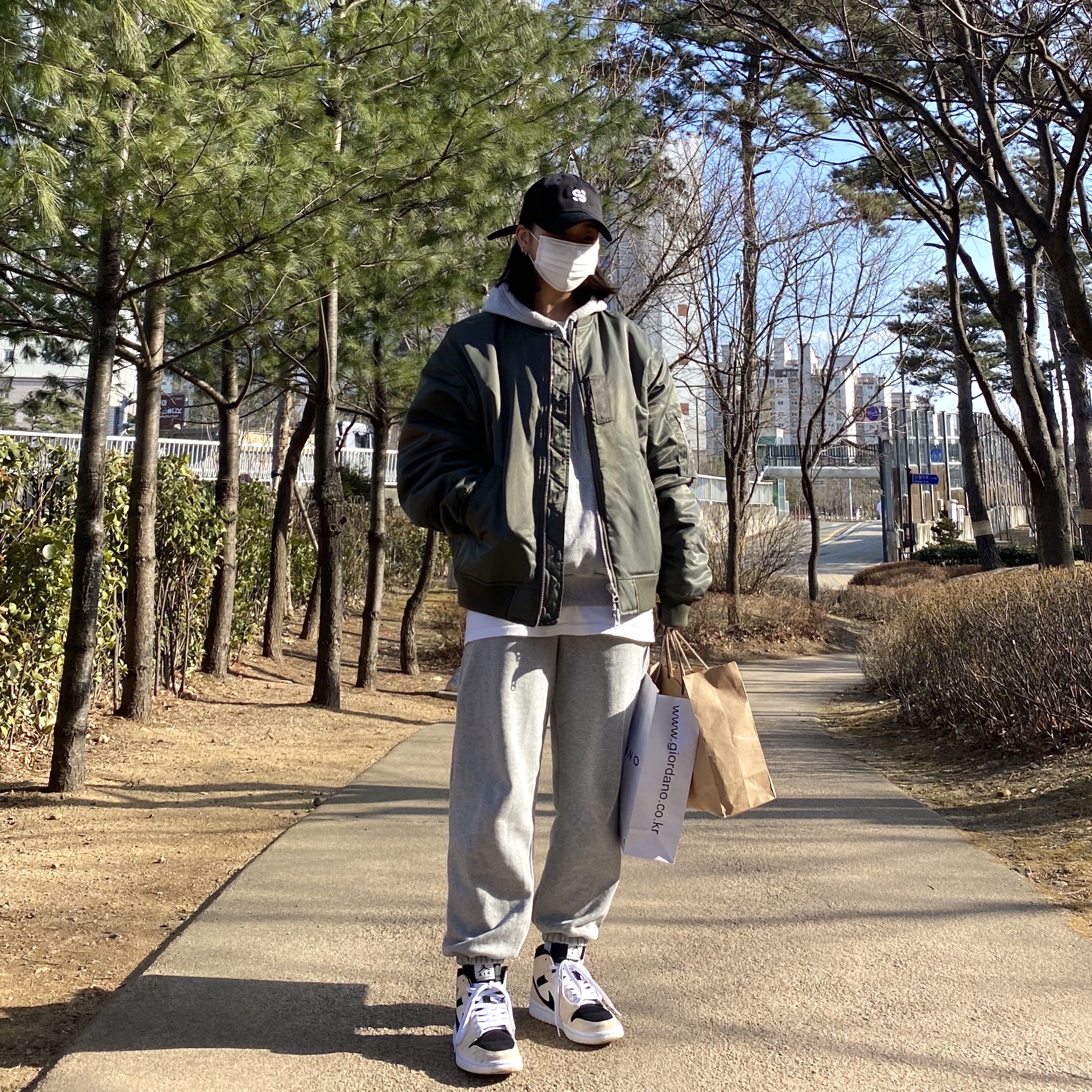 (W) Jordan 1 Mid Barely Orange 착용 스타일