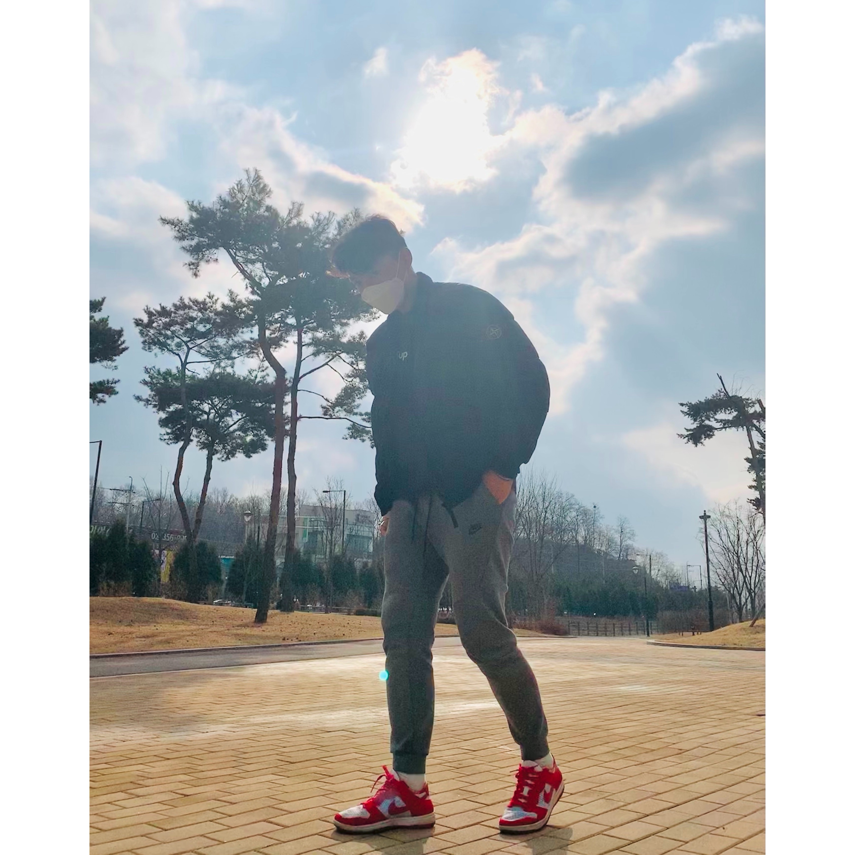 Nike Dunk Low Flyknit University Red Wolf Grey 착용 스타일