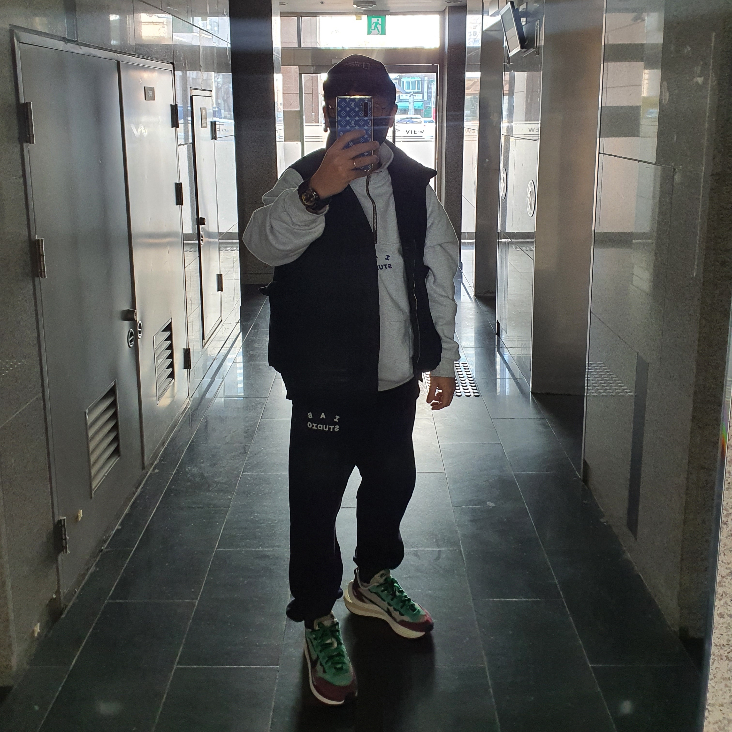 Nike x Sacai VaporWaffle String & Black Villain Red, IAB Studio Sweatpants Navy - 21SS 착용 스타일