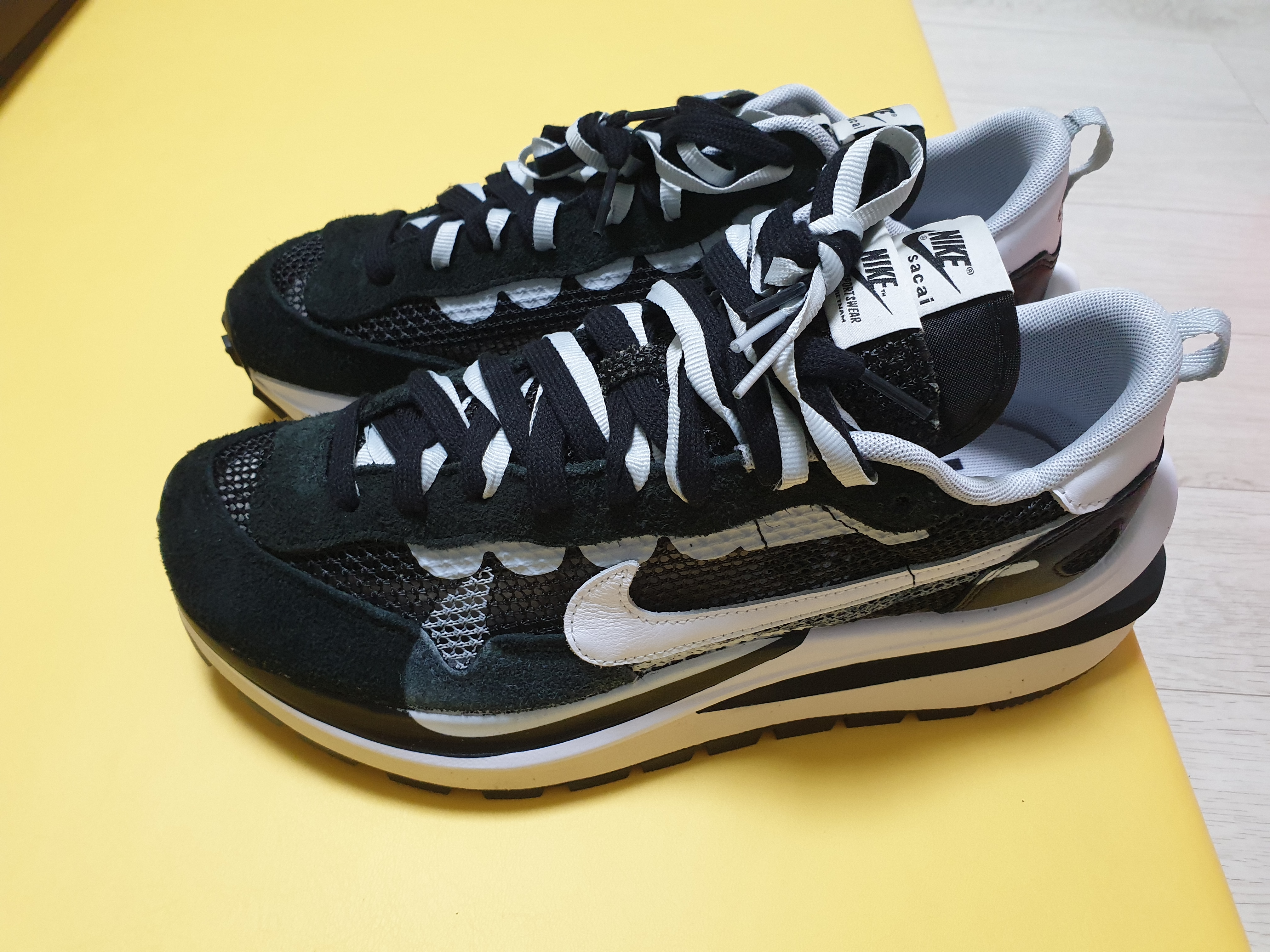 Nike x Sacai VaporWaffle Black White 착용 스타일