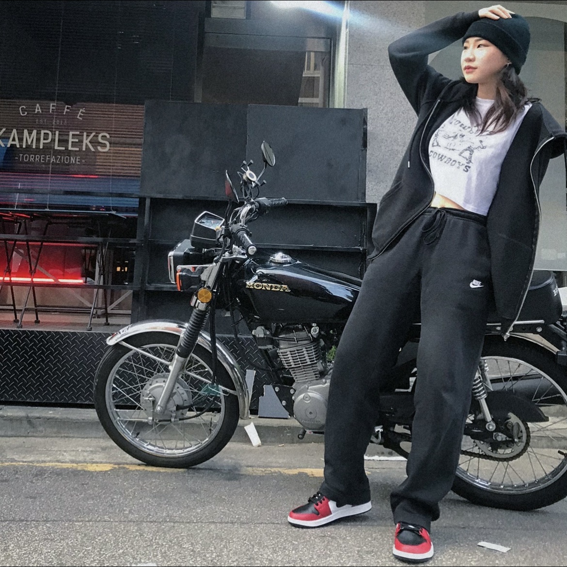 Jordan 1 Mid Chicago Black Toe 착용 스타일 - 2