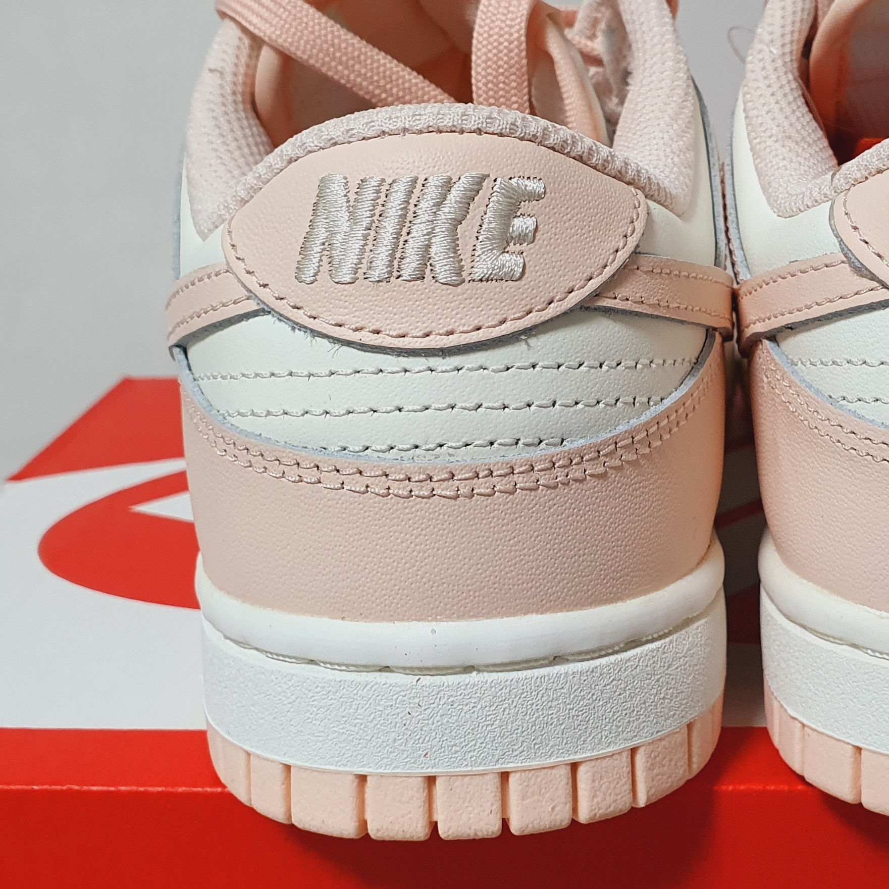 (W) Nike Dunk Low Orange Pearl 착용 스타일 - 5