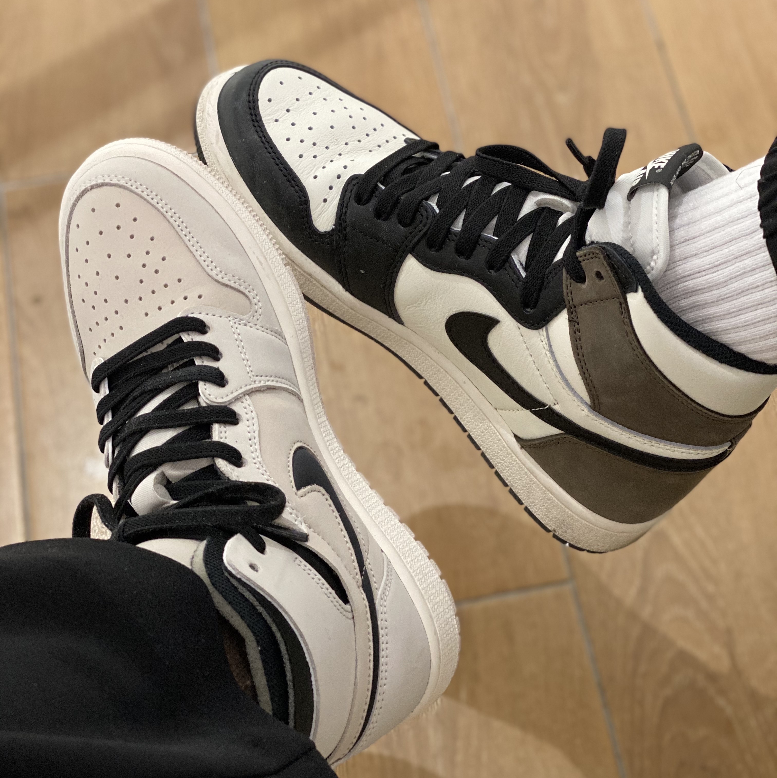 (W) Jordan 1 Zoom Air CMFT Summit Sail, Jordan 1 Retro High OG Black Mocha 착용 스타일 - 3