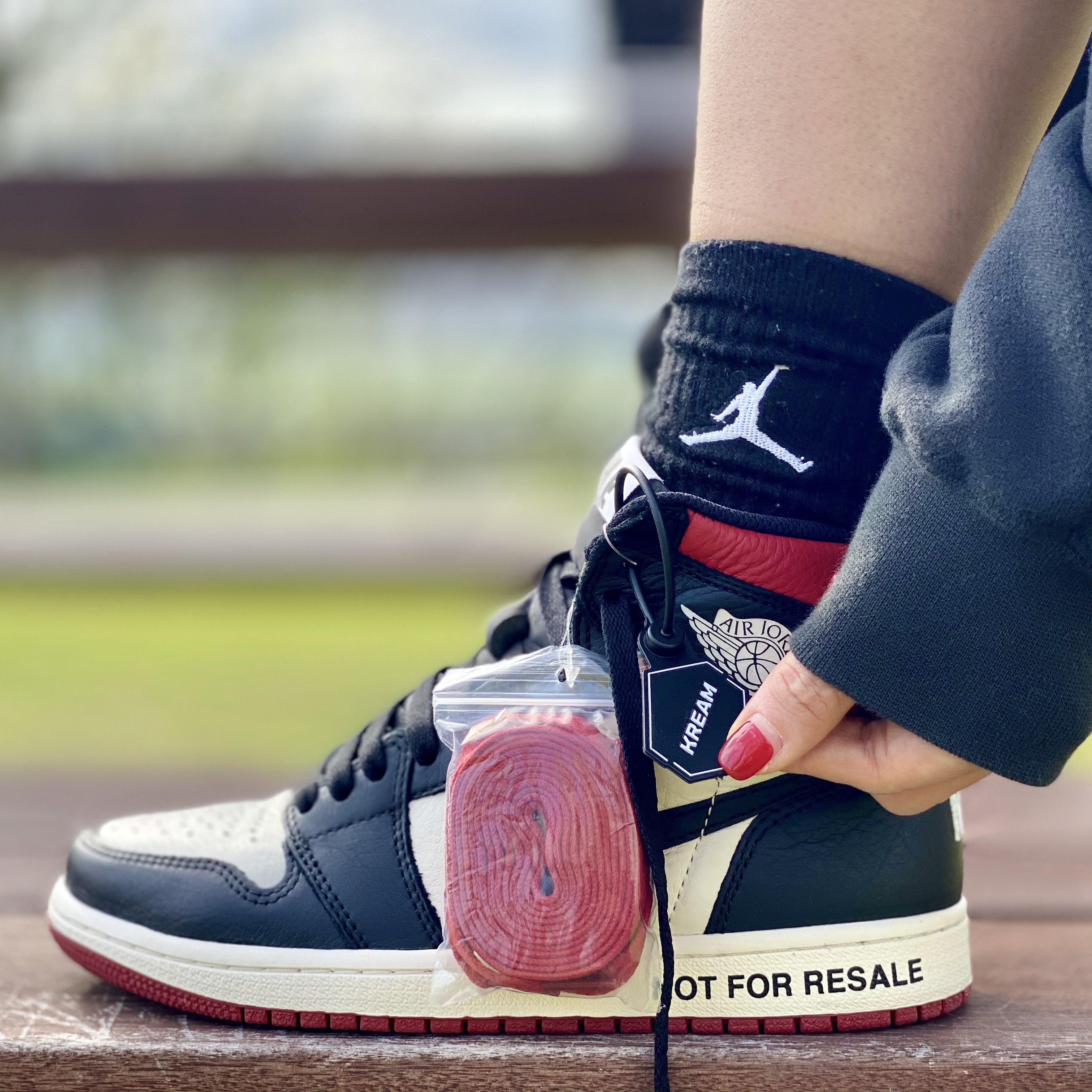 Jordan 1 Retro High Not for Resale Varsity Red 착용 스타일