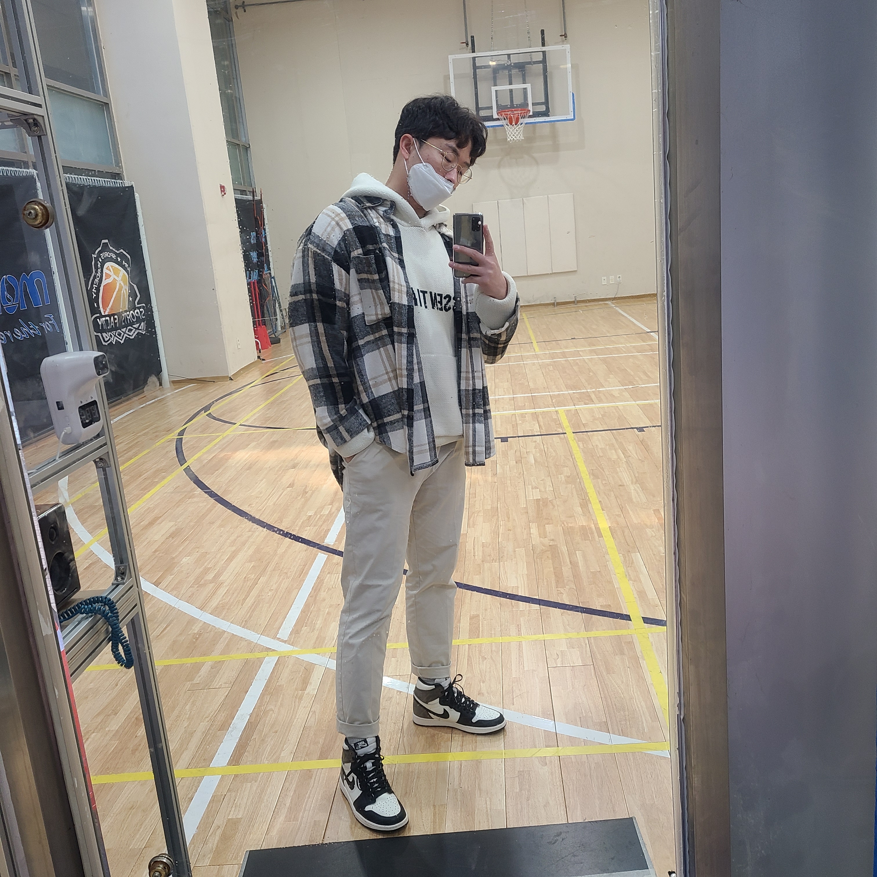Essentials Knit Hoodie Cream - 20FW, Jordan 1 Retro High OG Black Mocha 착용 스타일