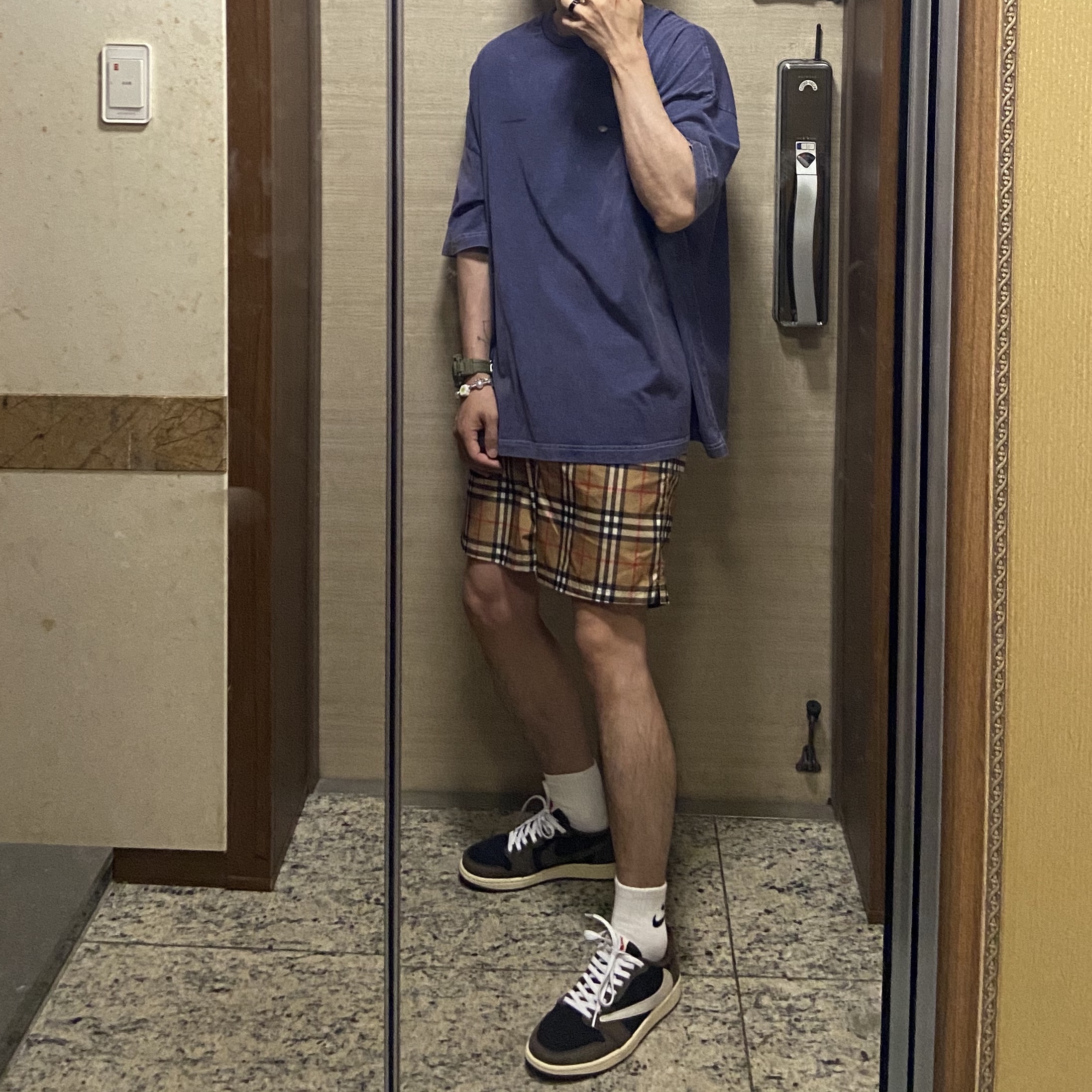 Jordan 1 x Travis Scott Retro Low OG SP Mocha 착용 스타일