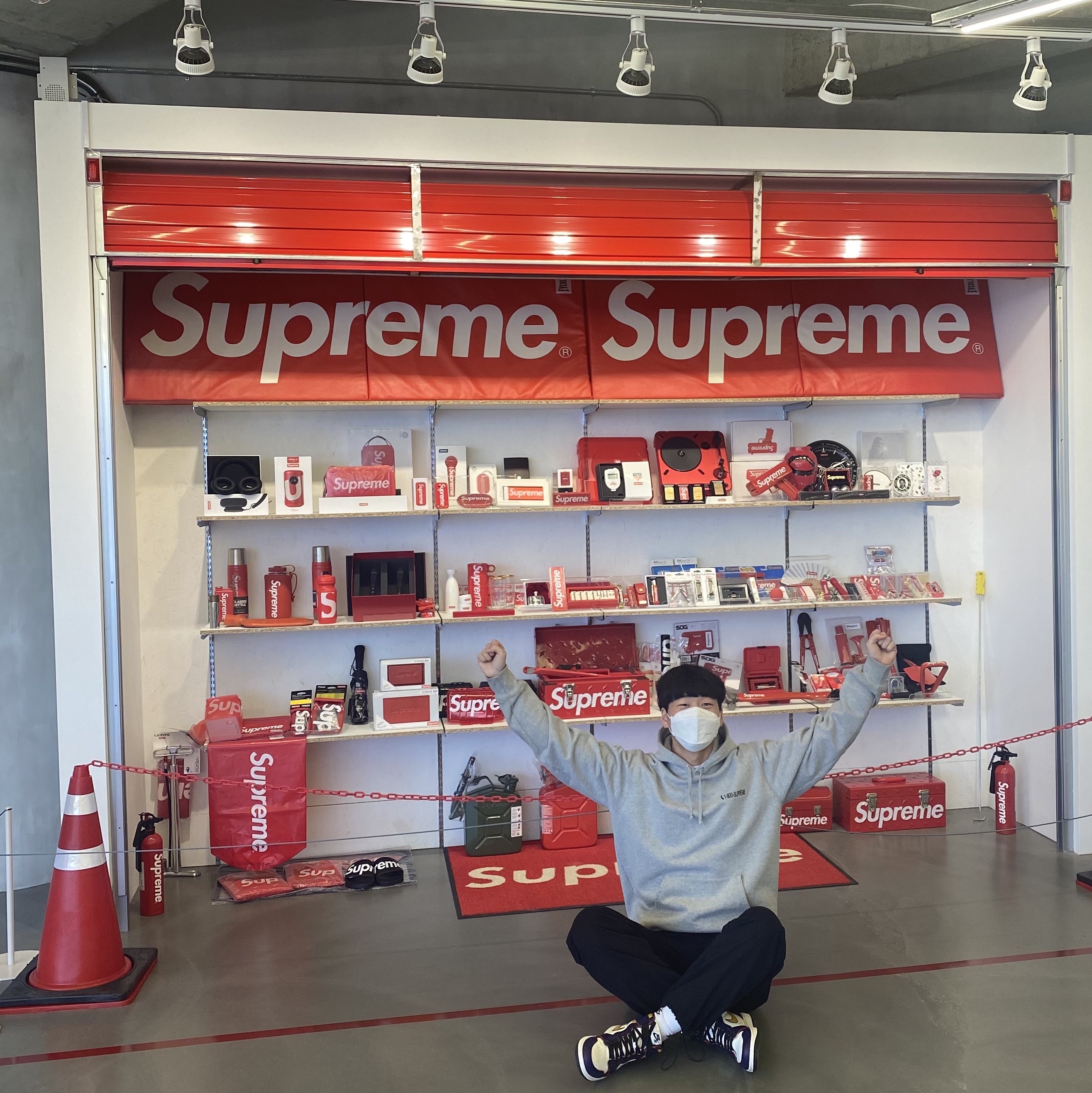 Jordan 1 Retro High OG Defiant SB LA to Chicago, Supreme 1-800 Hooded Sweatshirt Heather Grey - 19FW 착용 스타일