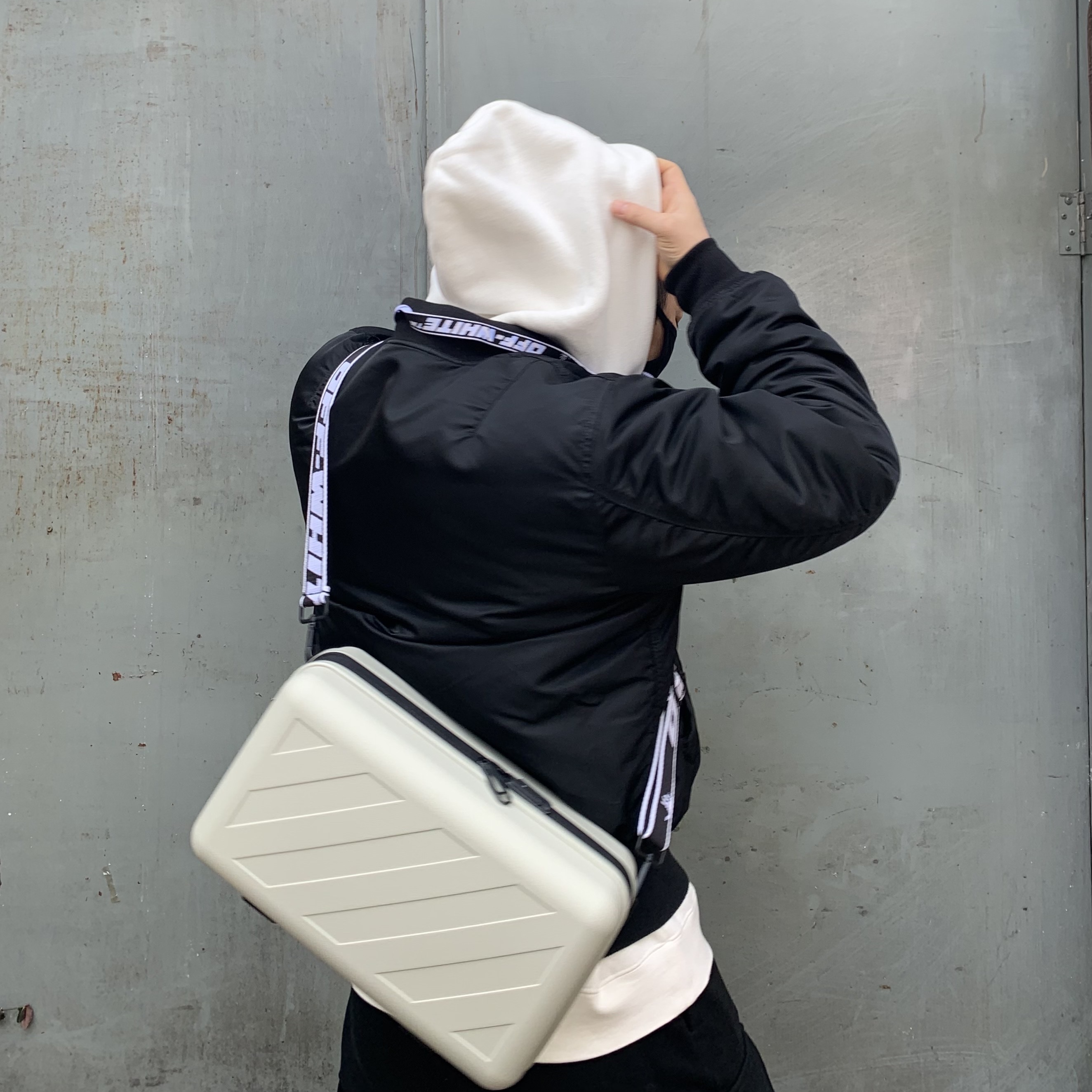 Off-White x Amore Pacific Protection Box (Without Cosmetics) 착용 스타일