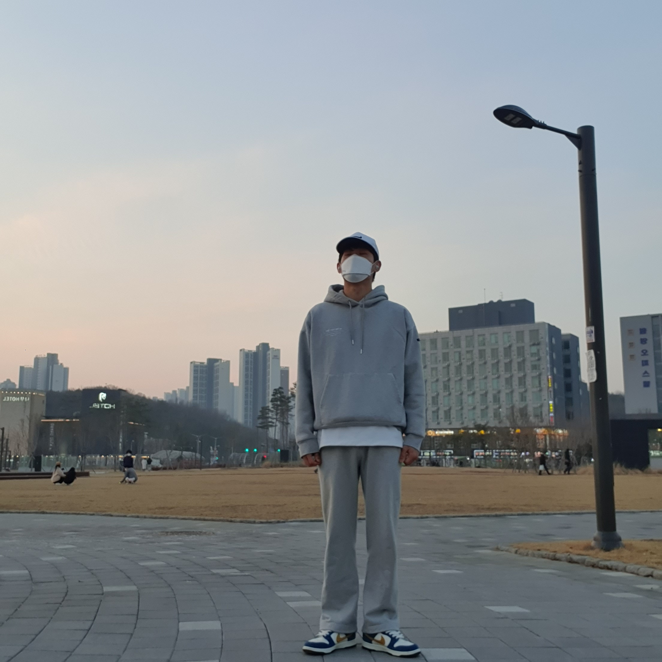Nike x Kasina Dunk Low 80's Bus 착용 스타일