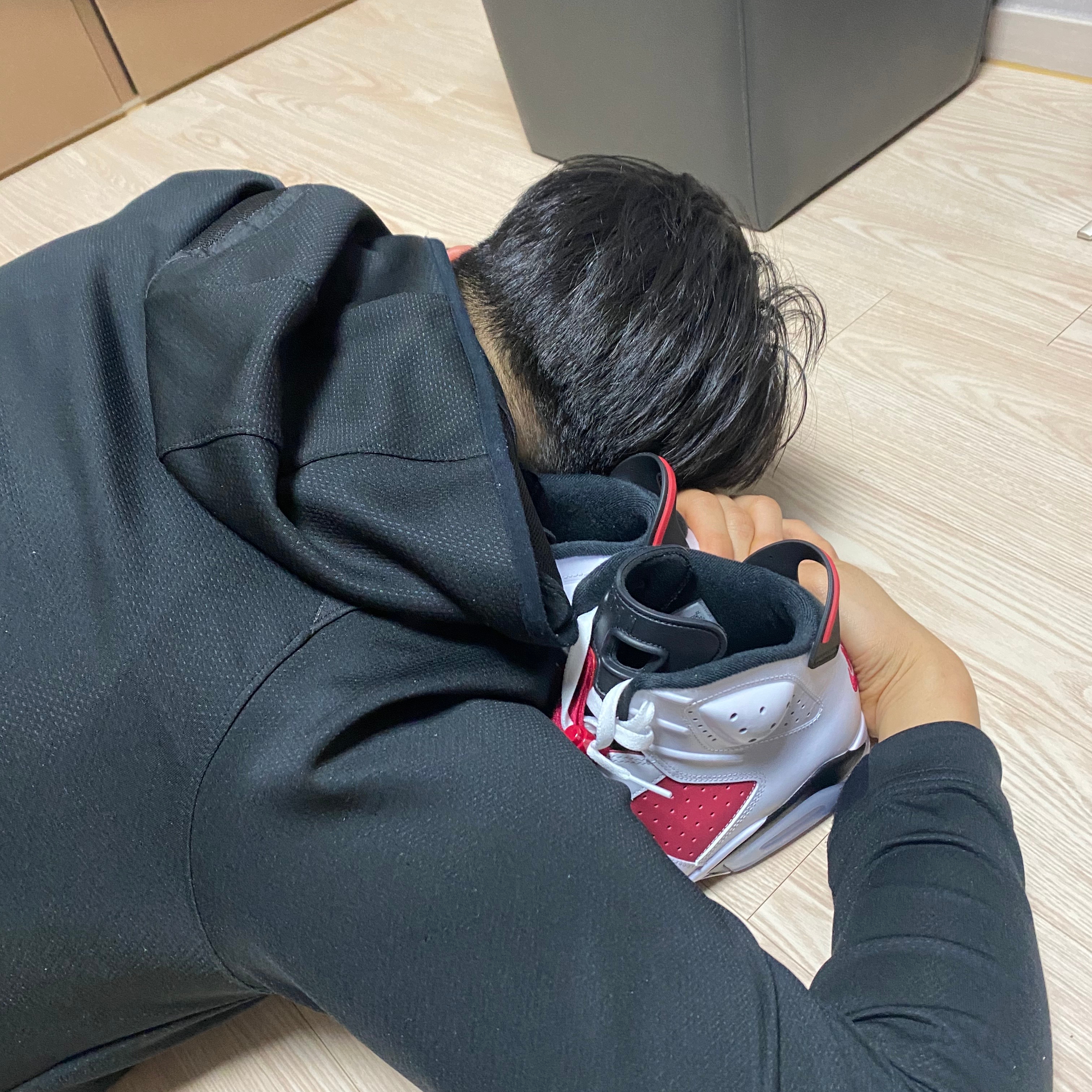 Jordan 6 Retro Carmine 2021 착용 스타일 - 2