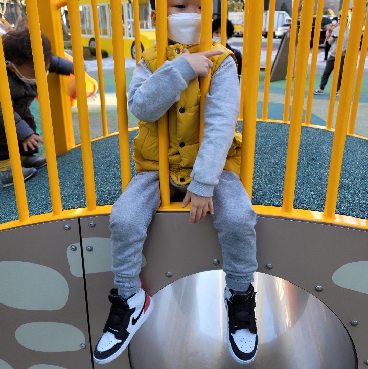 (TD) Jordan 1 Mid Alt Track Red 착용 스타일