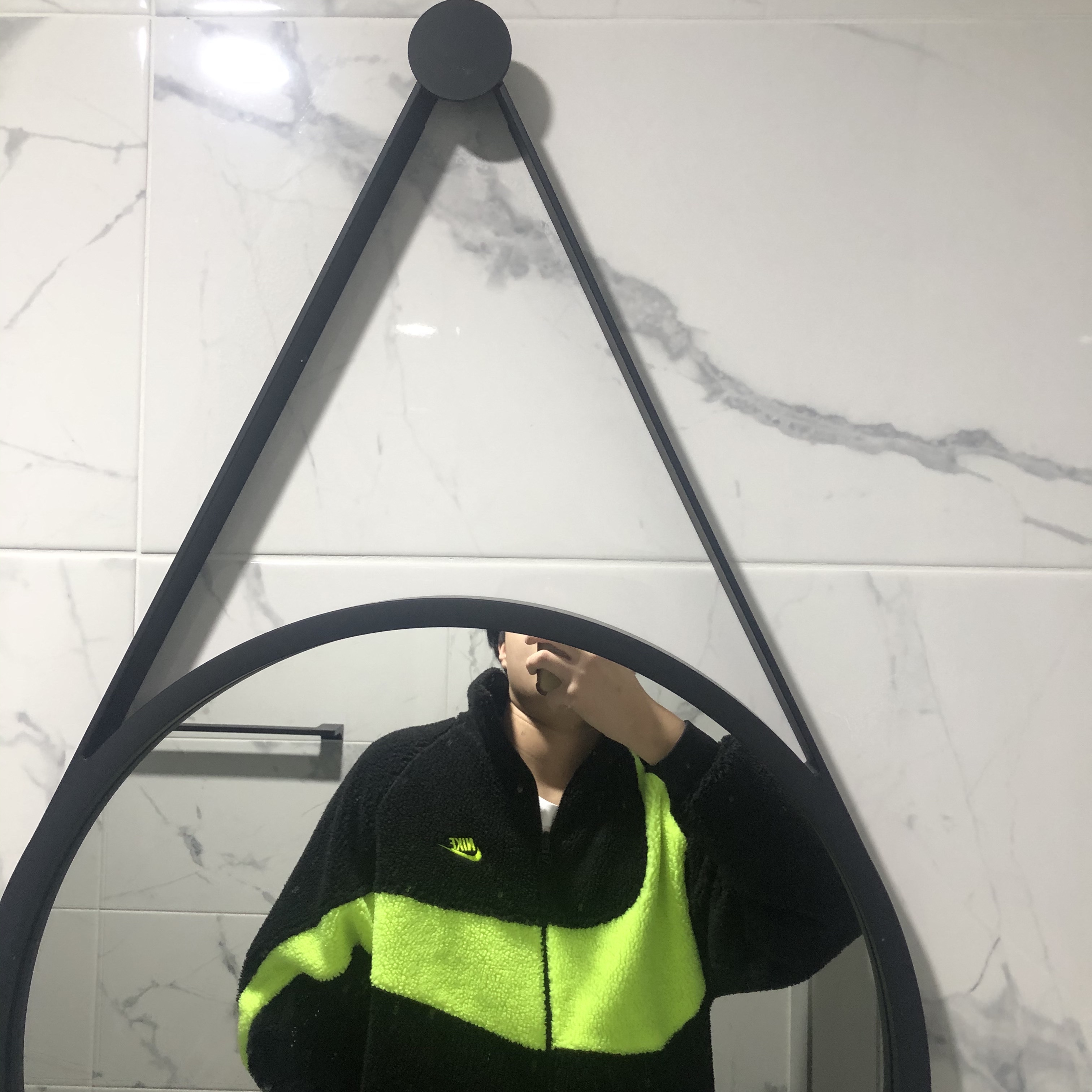 Nike Big Swoosh Full Zip Jacket Black Volt 착용 스타일