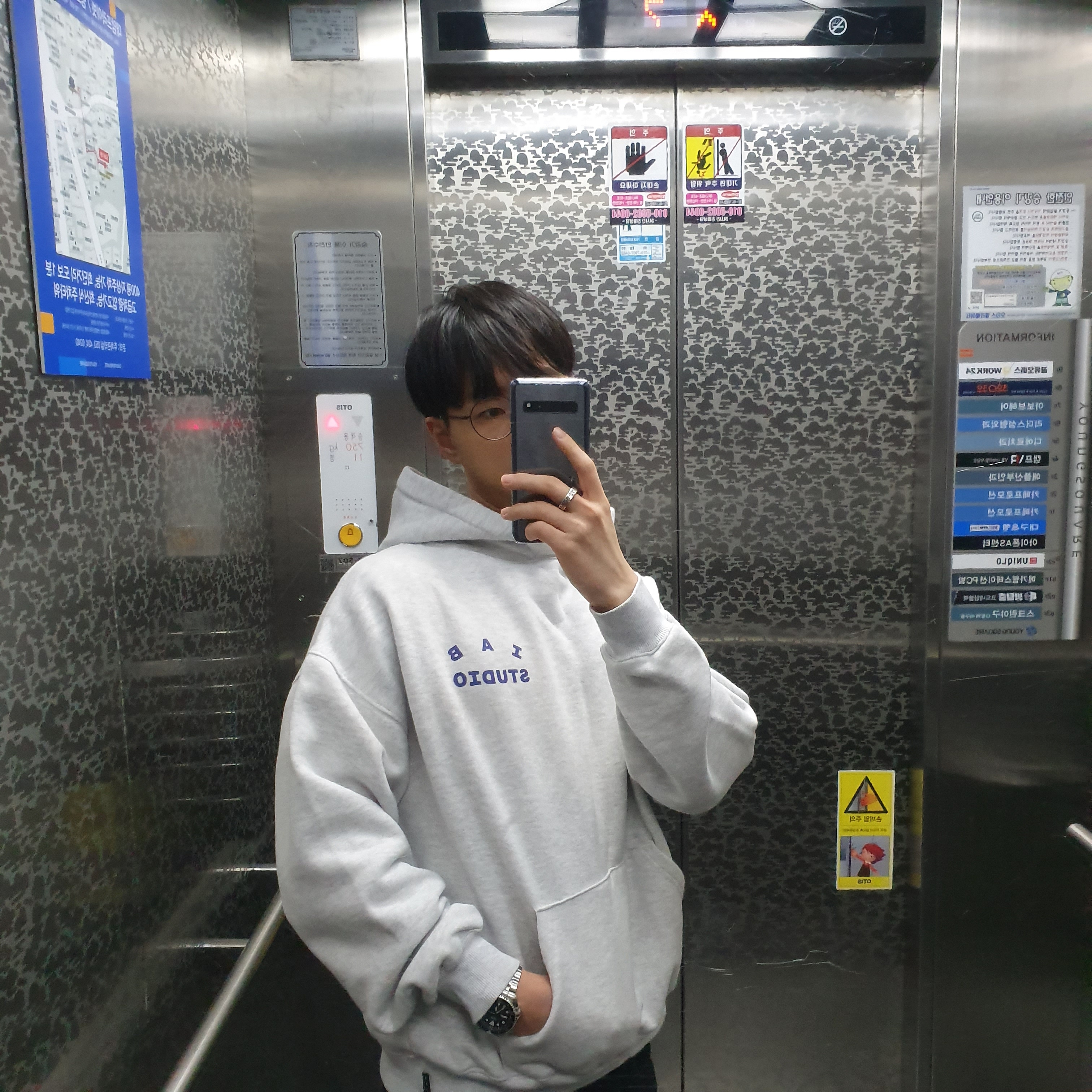 IAB Studio Hoodie Gray - 21SS 착용 스타일