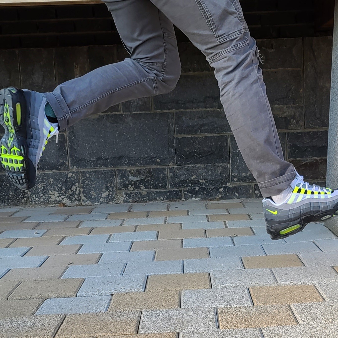 Nike Air Max 95 OG Neon Yellow 2020 착용 스타일 - 2