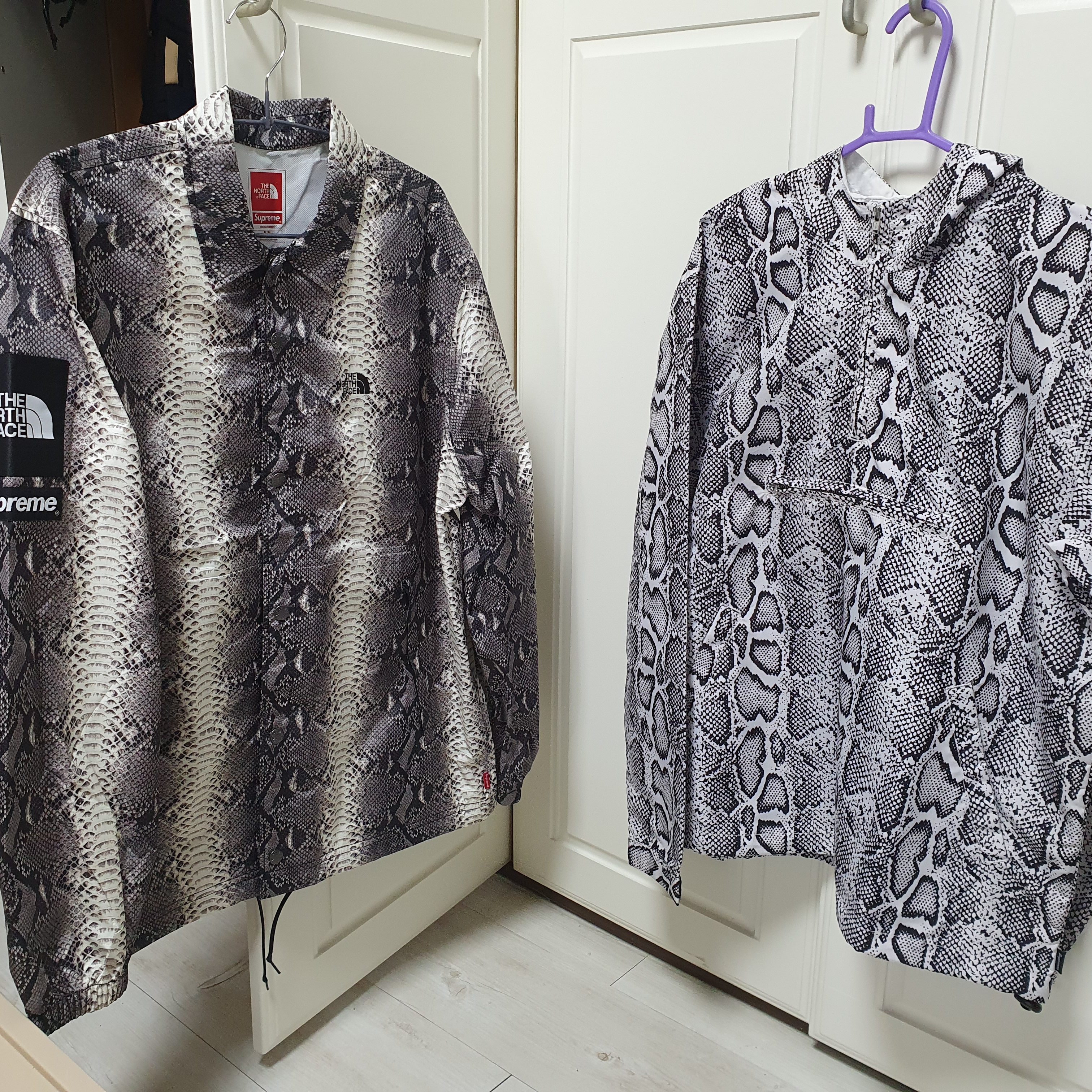 Supreme x The North Face Snakeskin Taped Seam Coaches Jacket Black - 18SS 착용 스타일 - 2
