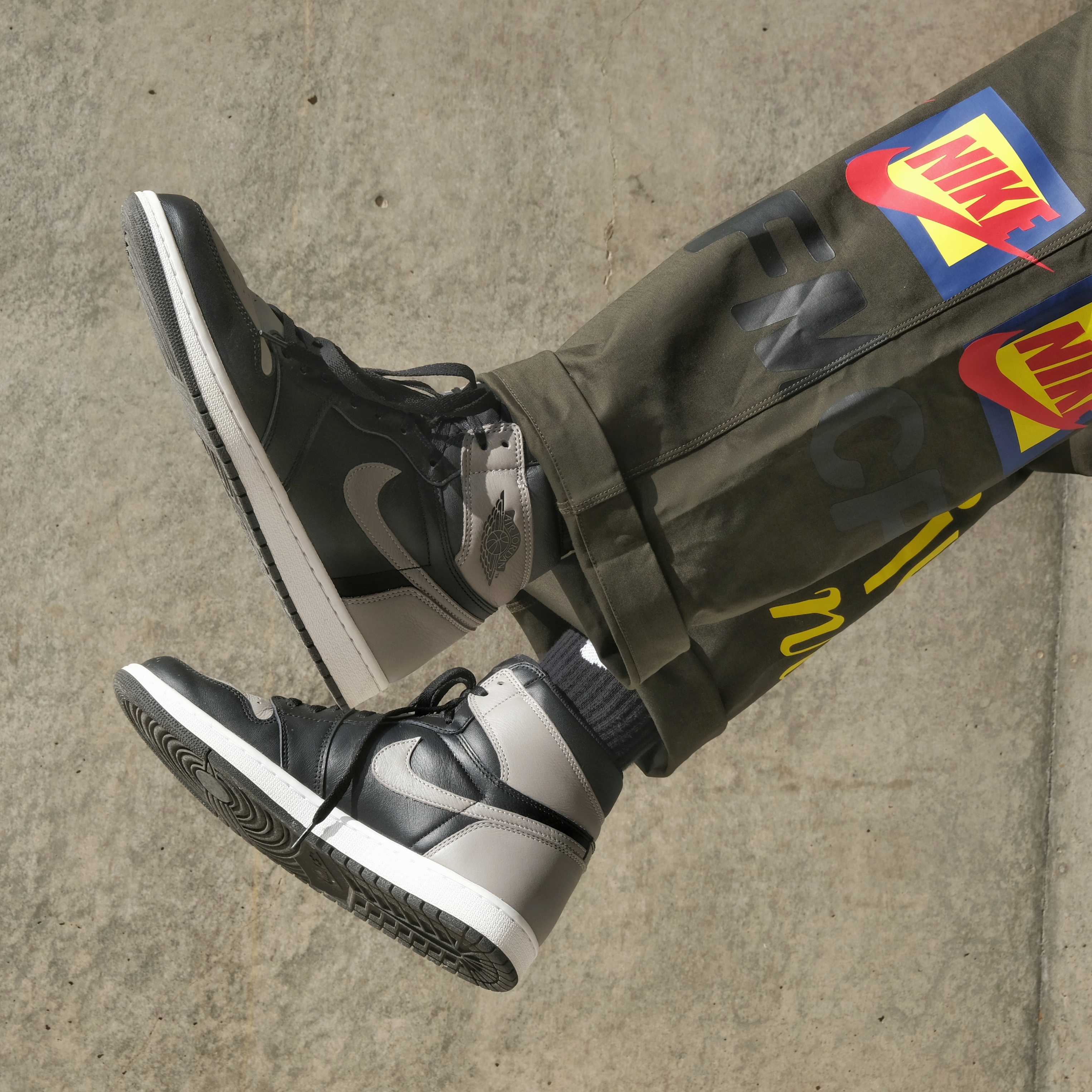 Nike x Cactus Plant Flea Market Track Pants Olive, Jordan 1 Retro High OG Shadow 2018 착용 스타일