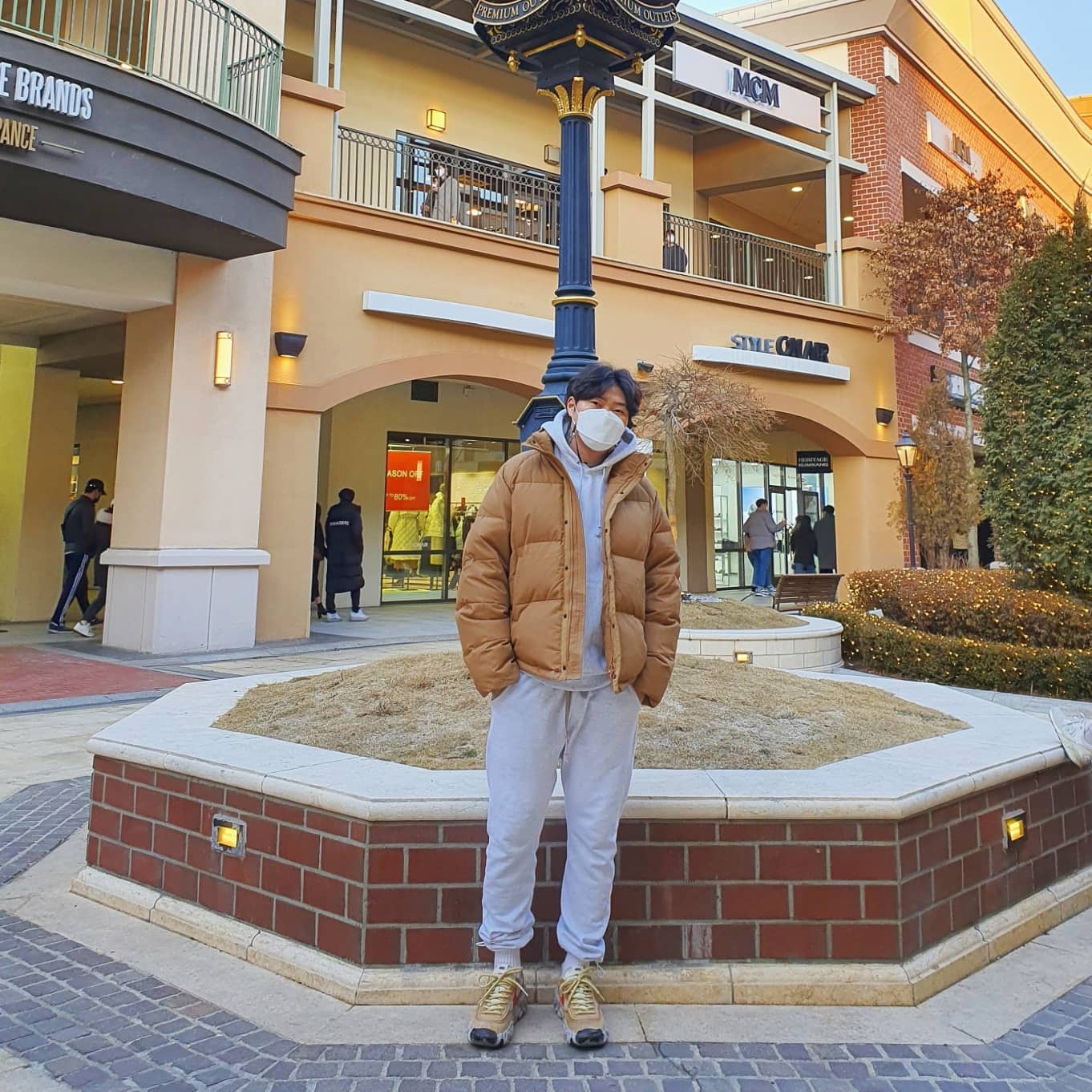 Nike Overbreak SP Fossil 착용 스타일 - 1