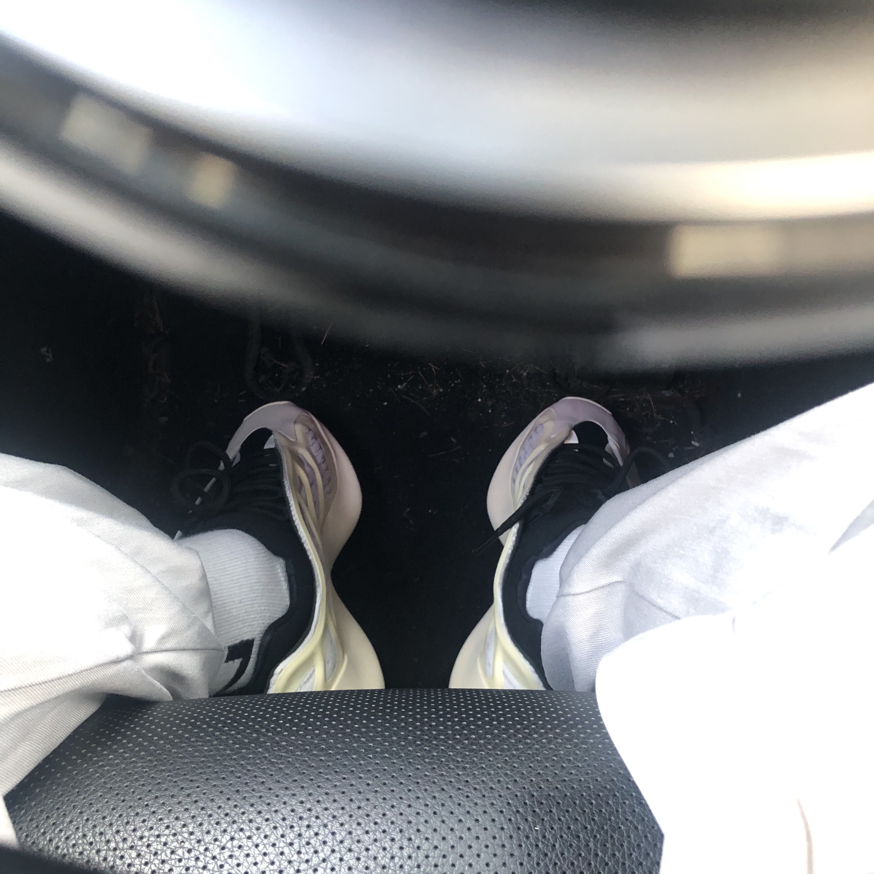 Adidas Yeezy 700 V3 Azael 2019 착용 스타일