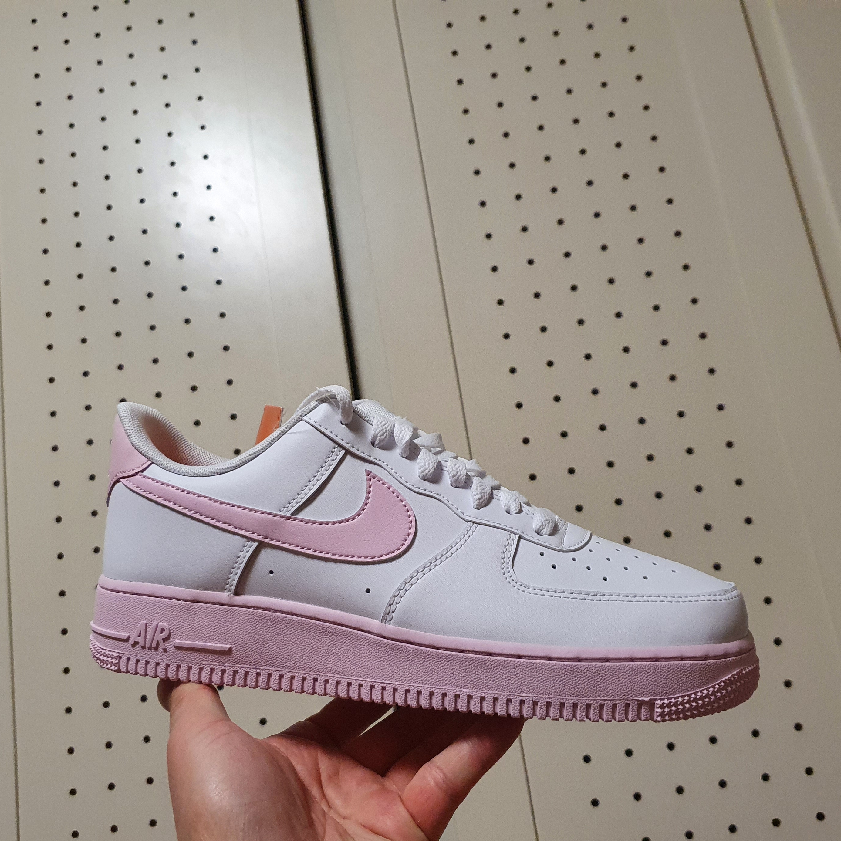 Nike Air Force 1 Low White Pink Midsole 착용 스타일