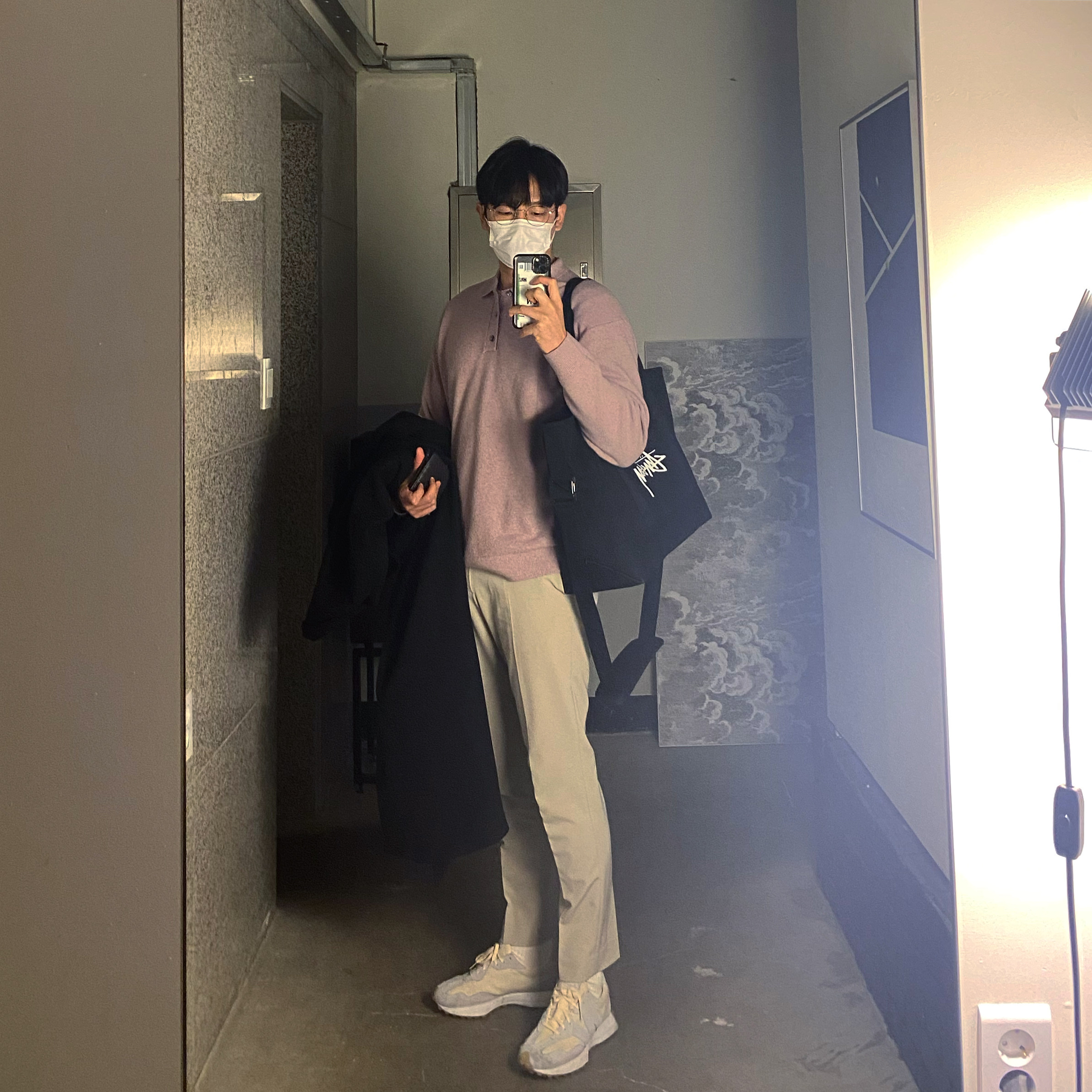 (W) New Balance 327 Undyed White Pale Blue, Nike x Stussy Tote Bag 착용 스타일