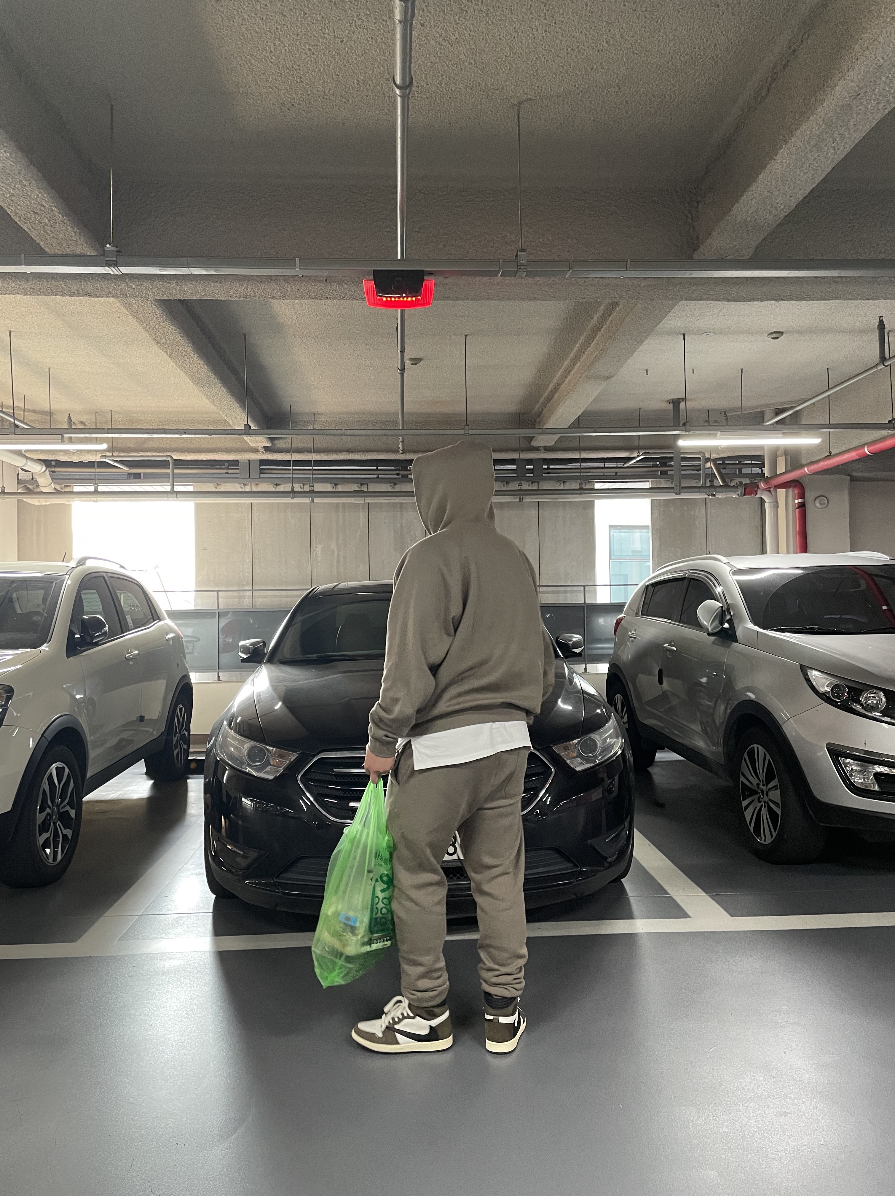 Essentials 3D Silicon Applique Pullover Hoodie Taupe - 20FW, Essentials Sweatpants Taupe - 20FW 착용 스타일 - 2