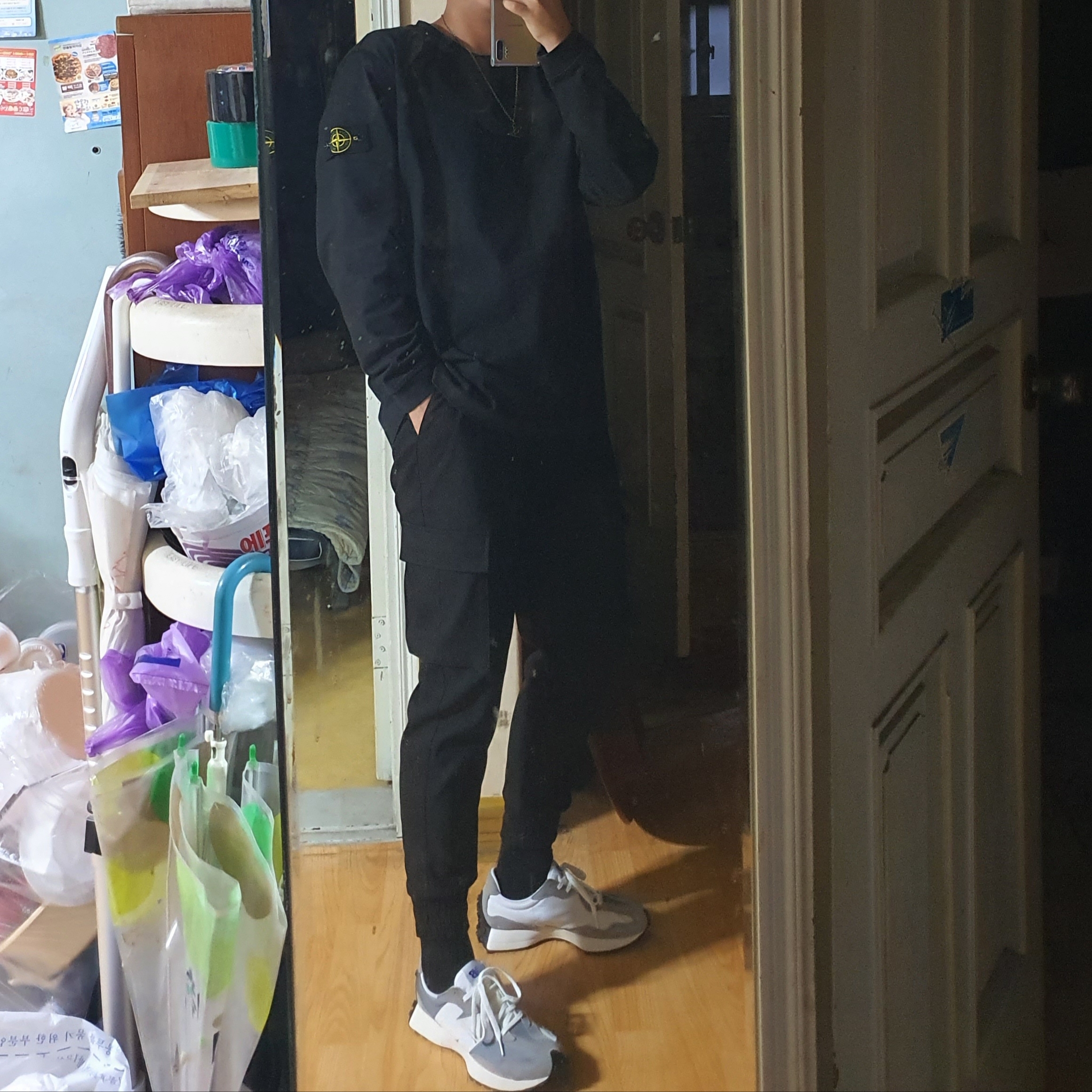 New Balance 327 Grey 착용 스타일