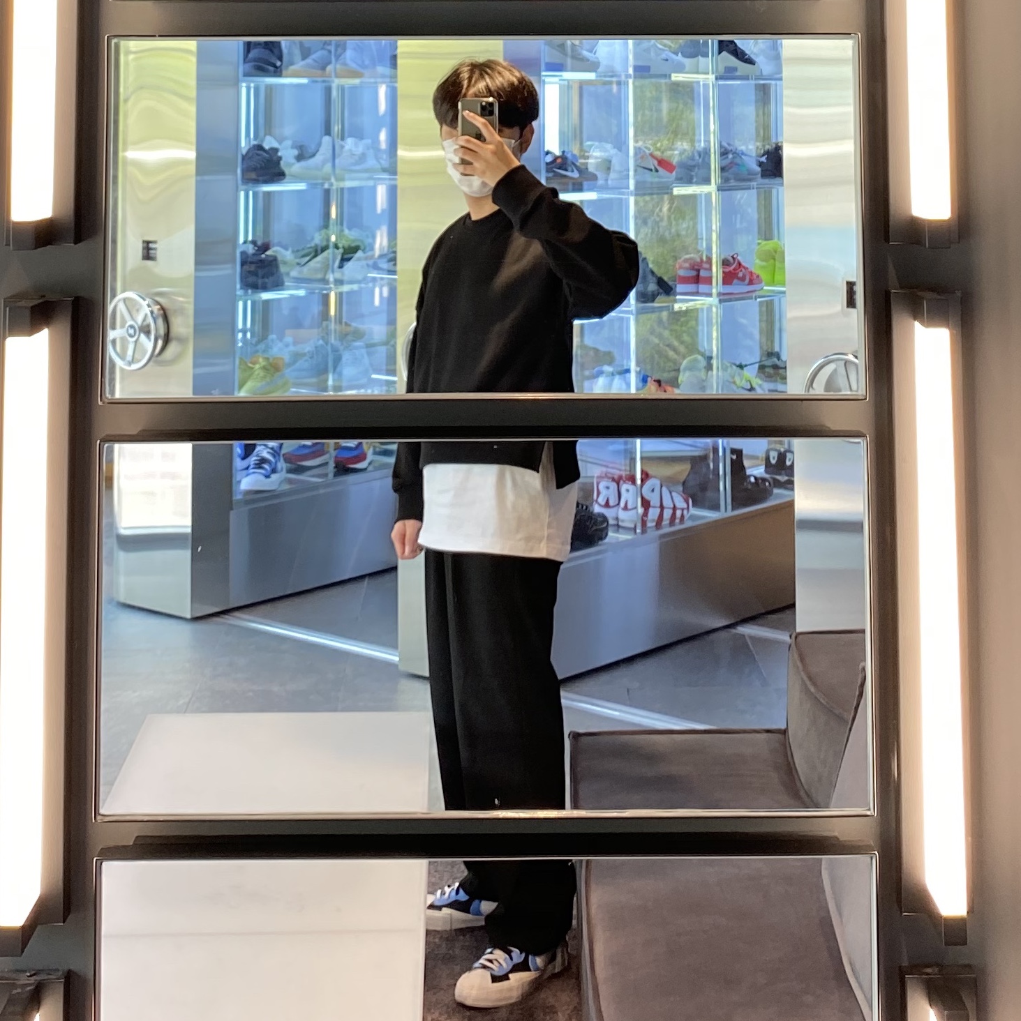 Nike x Sacai Blazer Mid White Black Legend Blue 착용 스타일