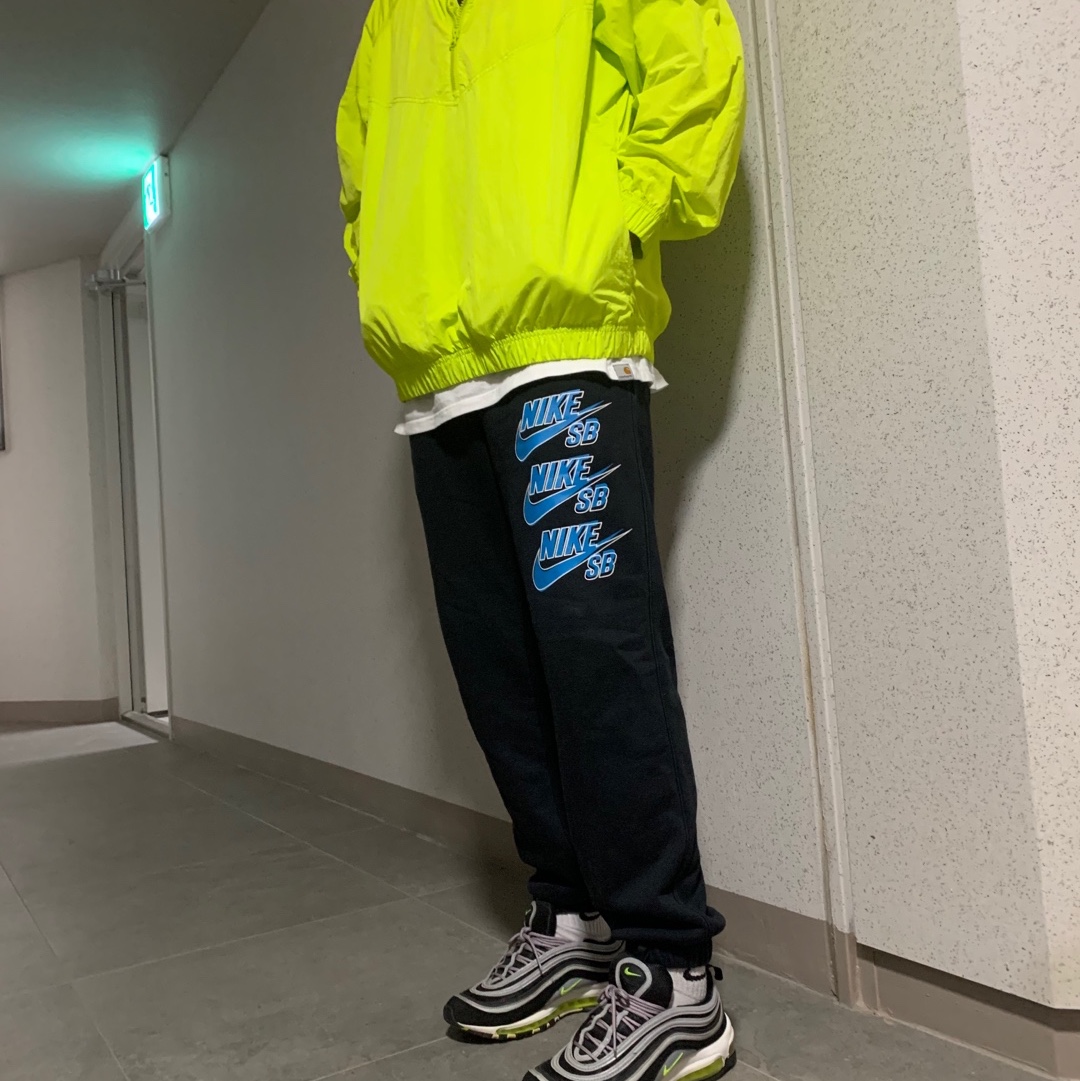 Nike Air Max 97 OG Black Volt Asia, Nike x Stussy Windrunner Jacket Bright Cactus 착용 스타일