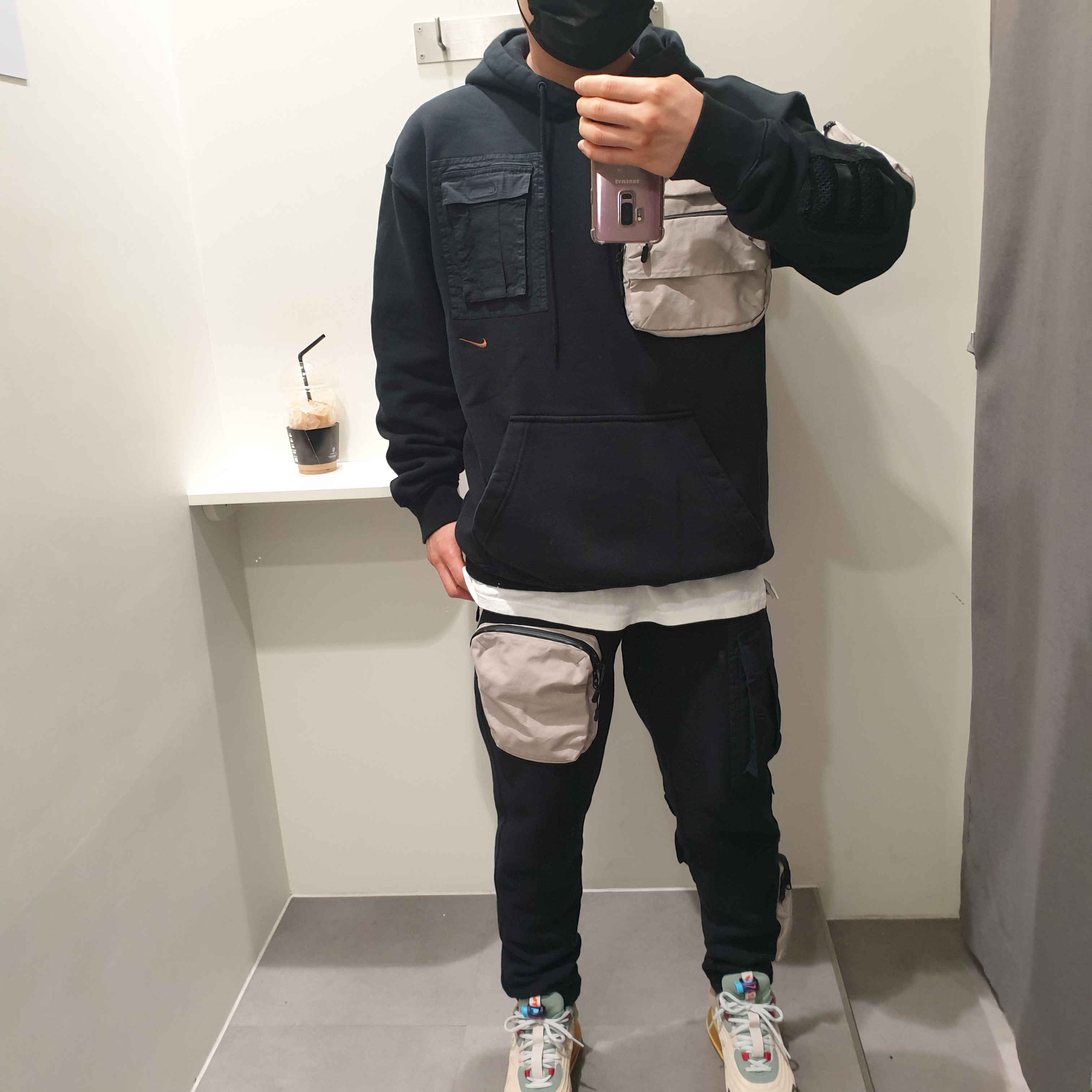 Nike x Travis Scott Air Max 270 React Cactus Trails, Nike x Travis Scott NRG AG Utility Hoodie Black 착용 스타일