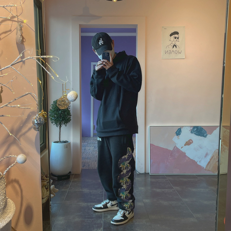 Jordan 1 Retro High OG Black Mocha 착용 스타일