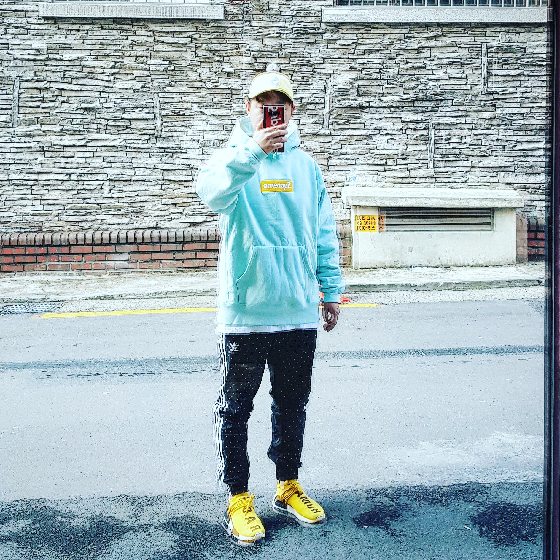 Adidas x Pharrell Williams Hu NMD Yellow 착용 스타일