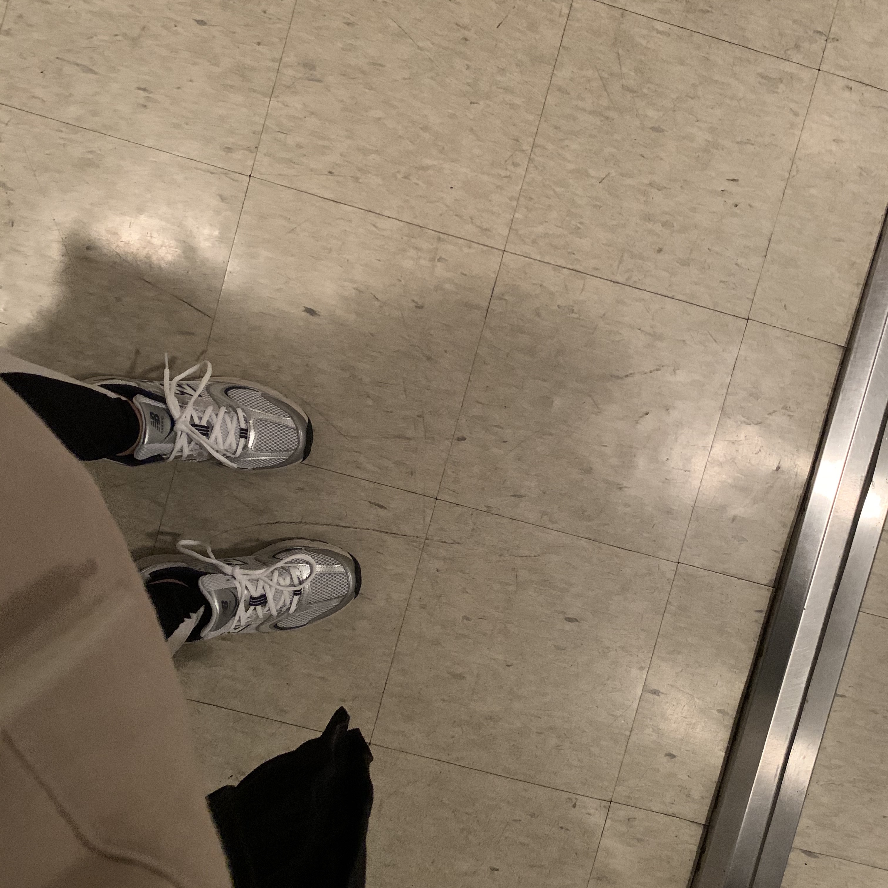 New Balance 530 Steel Grey 착용 스타일